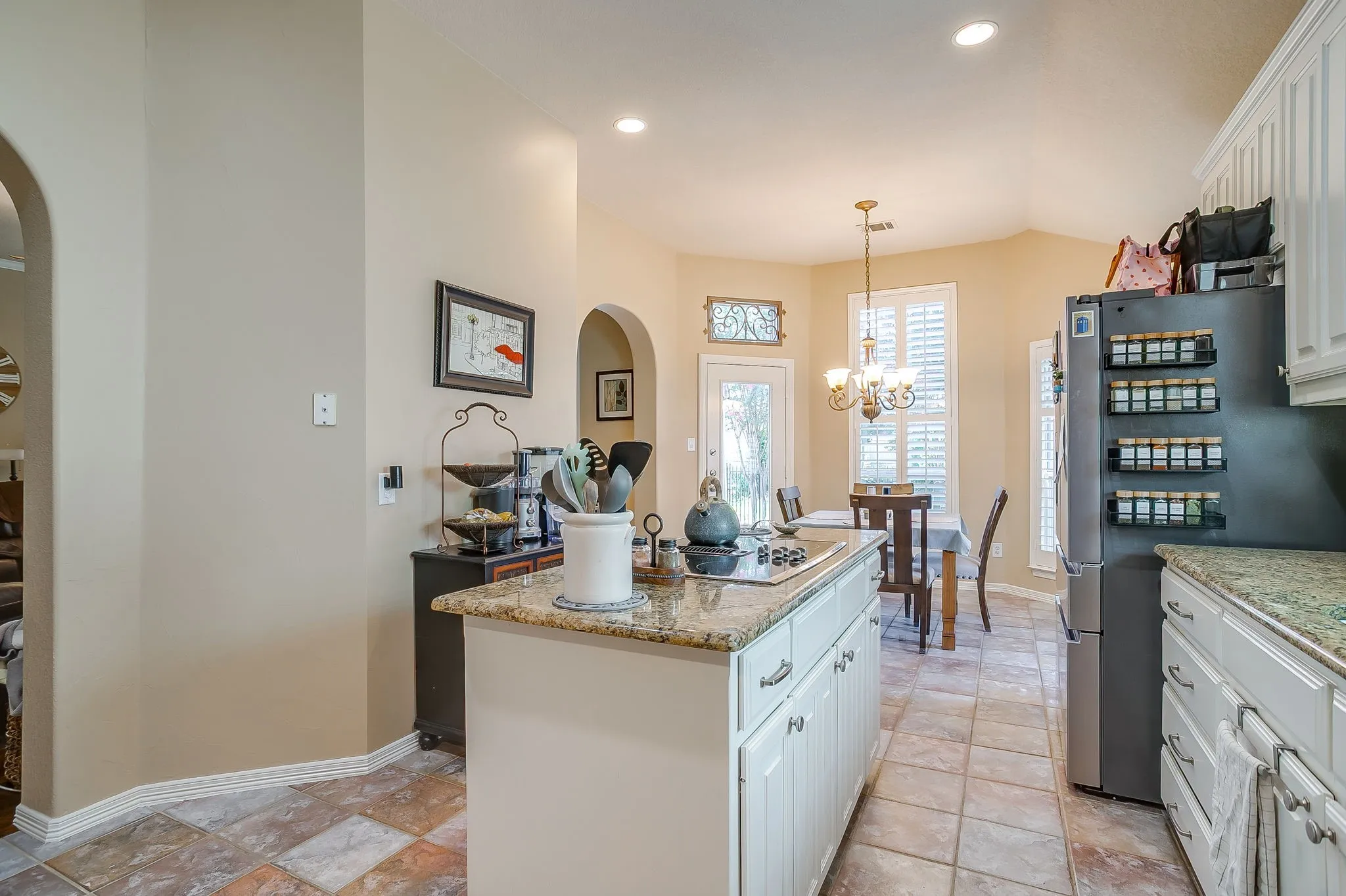 Single Family Residence For Sale in Tarrant County , 14 Zachary Court, Mansfield, Texas 76063, 3 Bedroom, 2 Bathroom, 2 Garage spaces, 2,101 Sqft, built in 1998, Price $399,000, mls#21325353, Real Estate Agent in Mansfield, Homes For Sale in Tarrant county, Homes For Sale in Mansfield, Realtor in Mansfield Texas, Real Estate Brokerage Independent Realty Texas, Luminita Cordes Realtor