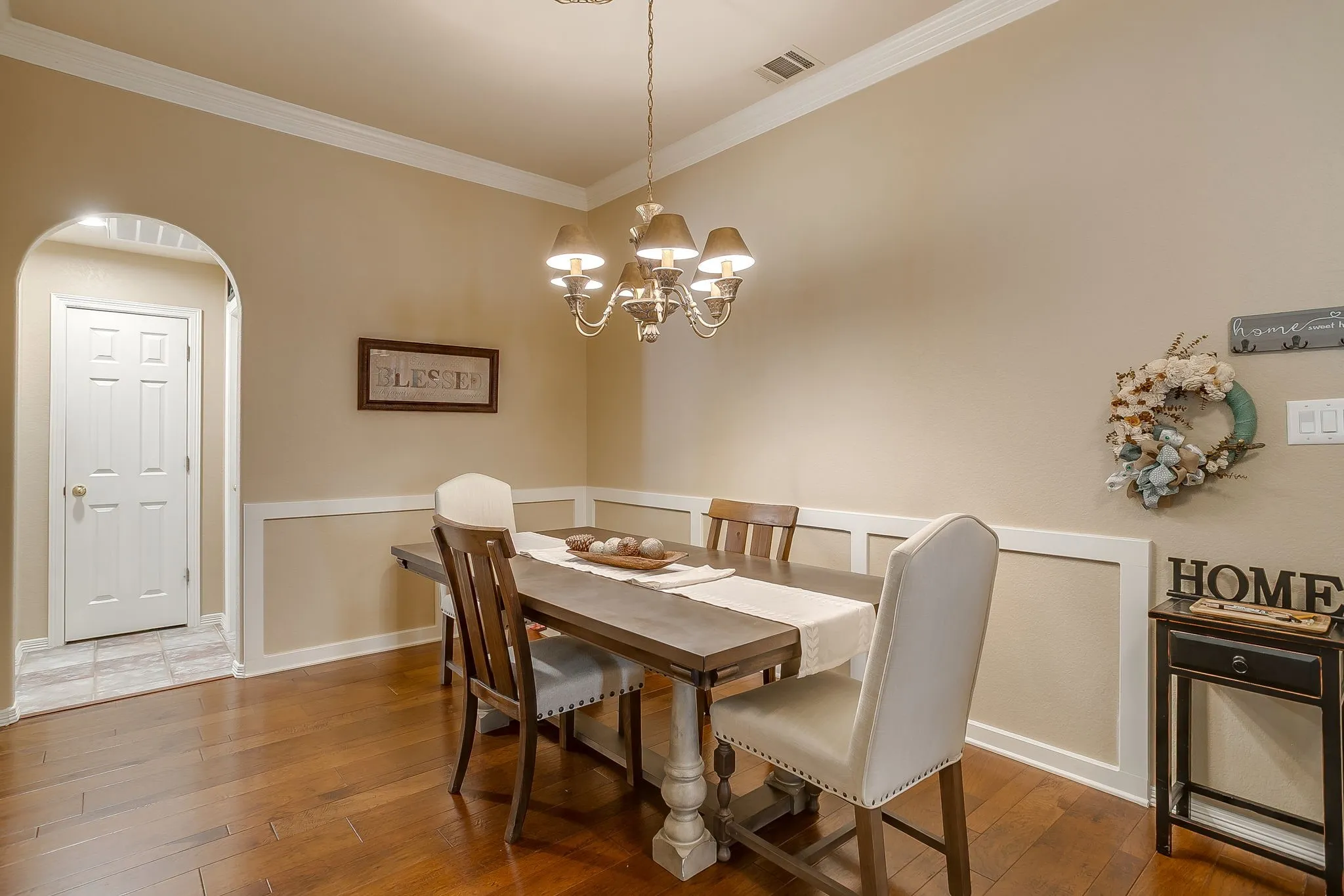 Single Family Residence For Sale in Tarrant County , 14 Zachary Court, Mansfield, Texas 76063, 3 Bedroom, 2 Bathroom, 2 Garage spaces, 2,101 Sqft, built in 1998, Price $399,000, mls#21325353, Real Estate Agent in Mansfield, Homes For Sale in Tarrant county, Homes For Sale in Mansfield, Realtor in Mansfield Texas, Real Estate Brokerage Independent Realty Texas, Luminita Cordes Realtor