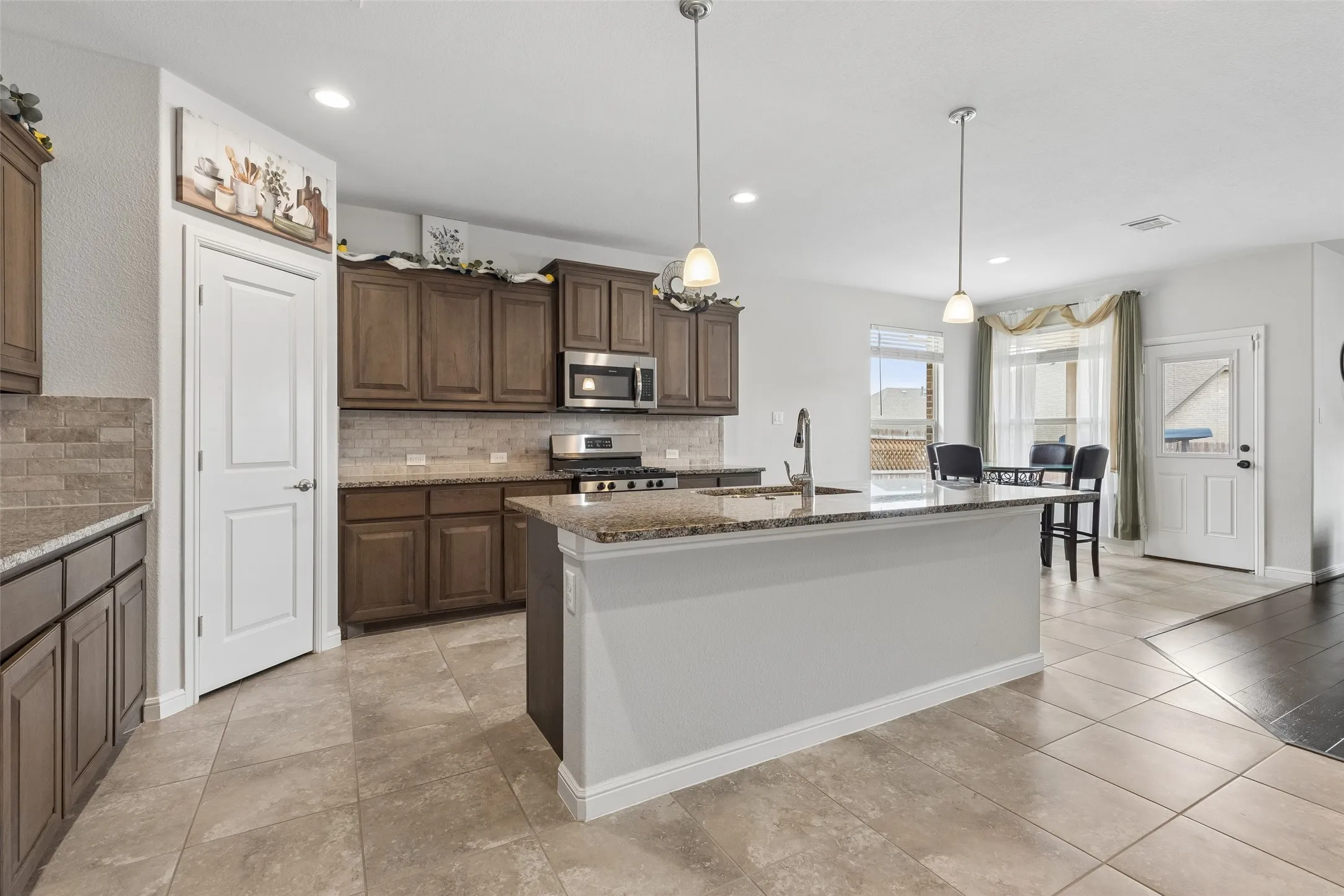 Single Family Residence For Sale in Tarrant County , 3908 Crater Circle, Fort Worth, Texas 76137, 4 Bedroom, 2 Bathroom, 2 Garage spaces, 2,029 Sqft, built in 2018, mls#21327081, Real Estate Agent in Fort Worth, Homes For Sale in Tarrant county, Homes For Sale in Fort Worth, Realtor in Fort Worth Texas, Real Estate Brokerage Independent Realty Texas, Luminita Cordes Realtor