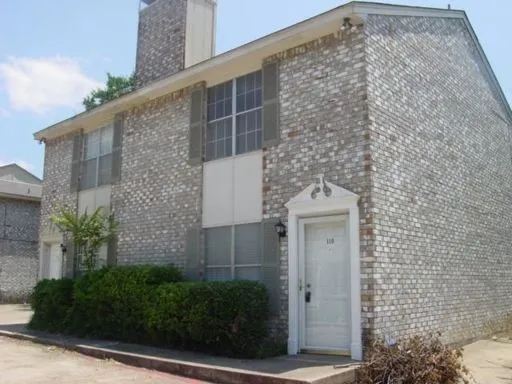 Townhouse For Sale in Dallas County , 110 Graystone Place, Duncanville, Texas 75137, 2 Bedroom, 2 Bathroom, Garage spaces, 1,024 Sqft, built in 1981, mls#21327557, Real Estate Agent in Duncanville, Homes For Sale in Dallas county, Homes For Sale in Duncanville, Realtor in Duncanville Texas, Real Estate Brokerage Independent Realty Texas, Luminita Cordes Realtor
