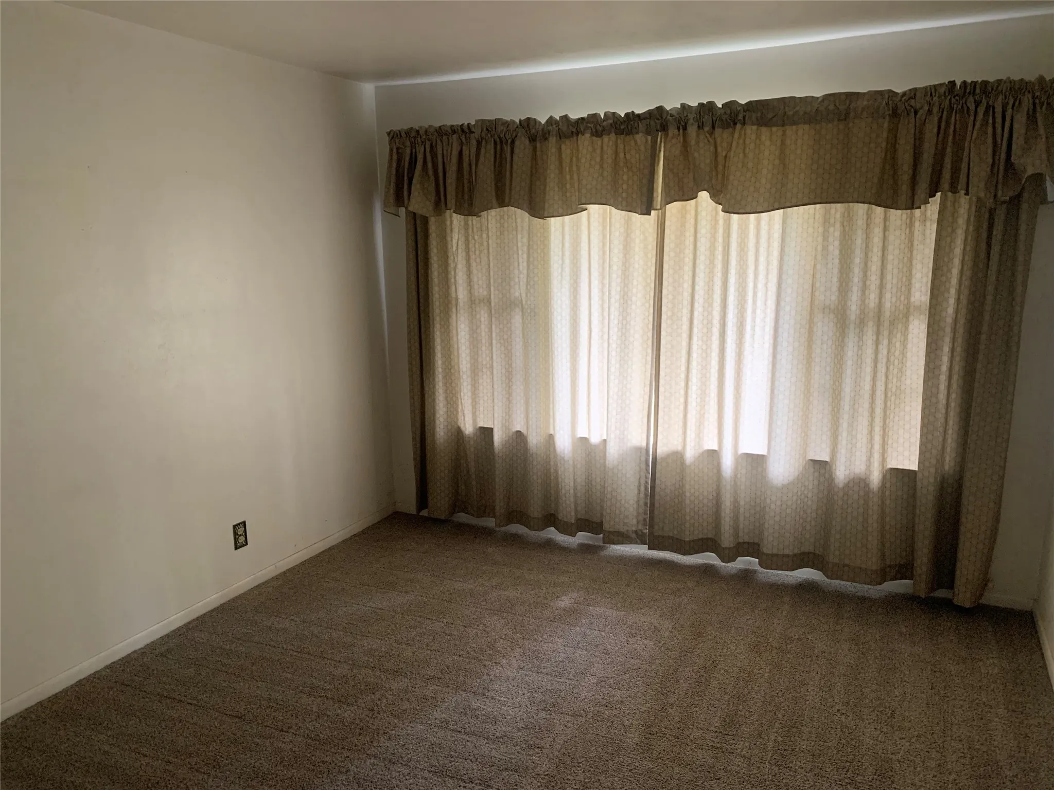 Single Family Residence For Sale in Tarrant County , 132 Skylark Drive, Azle, Texas 76020, 3 Bedrooms, 2 Bathrooms, 2 Garage spaces, 1,660 Sqft, built in 1963, Price $265,600, mls#21326014, Real Estate Agent in Azle, Homes For Sale in Tarrant county, Homes For Sale in Azle, Realtor in Azle Texas, Real Estate Brokerage Independent Realty Texas, Luminita Cordes Realtor