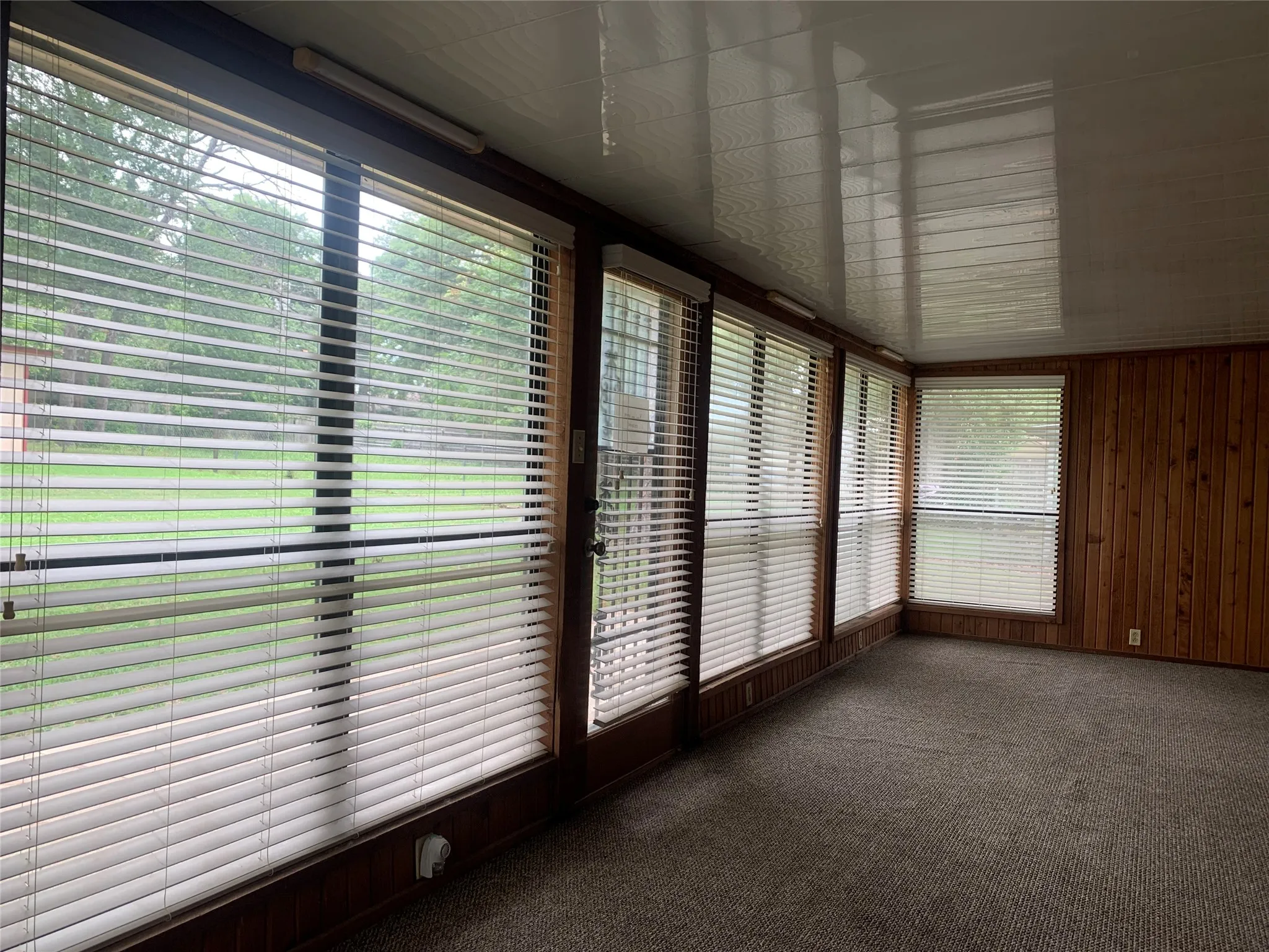 Single Family Residence For Sale in Tarrant County , 132 Skylark Drive, Azle, Texas 76020, 3 Bedrooms, 2 Bathrooms, 2 Garage spaces, 1,660 Sqft, built in 1963, Price $265,600, mls#21326014, Real Estate Agent in Azle, Homes For Sale in Tarrant county, Homes For Sale in Azle, Realtor in Azle Texas, Real Estate Brokerage Independent Realty Texas, Luminita Cordes Realtor