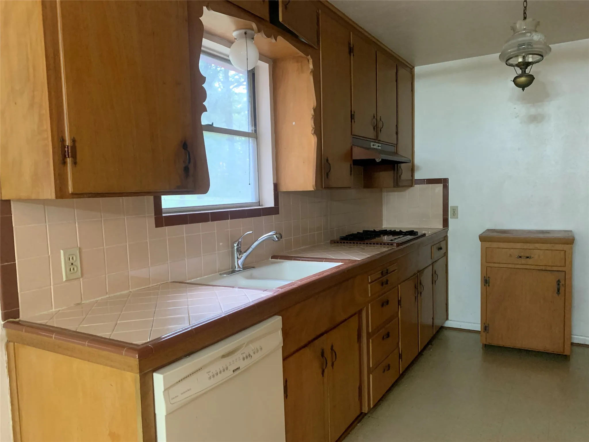 Single Family Residence For Sale in Tarrant County , 132 Skylark Drive, Azle, Texas 76020, 3 Bedrooms, 2 Bathrooms, 2 Garage spaces, 1,660 Sqft, built in 1963, Price $265,600, mls#21326014, Real Estate Agent in Azle, Homes For Sale in Tarrant county, Homes For Sale in Azle, Realtor in Azle Texas, Real Estate Brokerage Independent Realty Texas, Luminita Cordes Realtor
