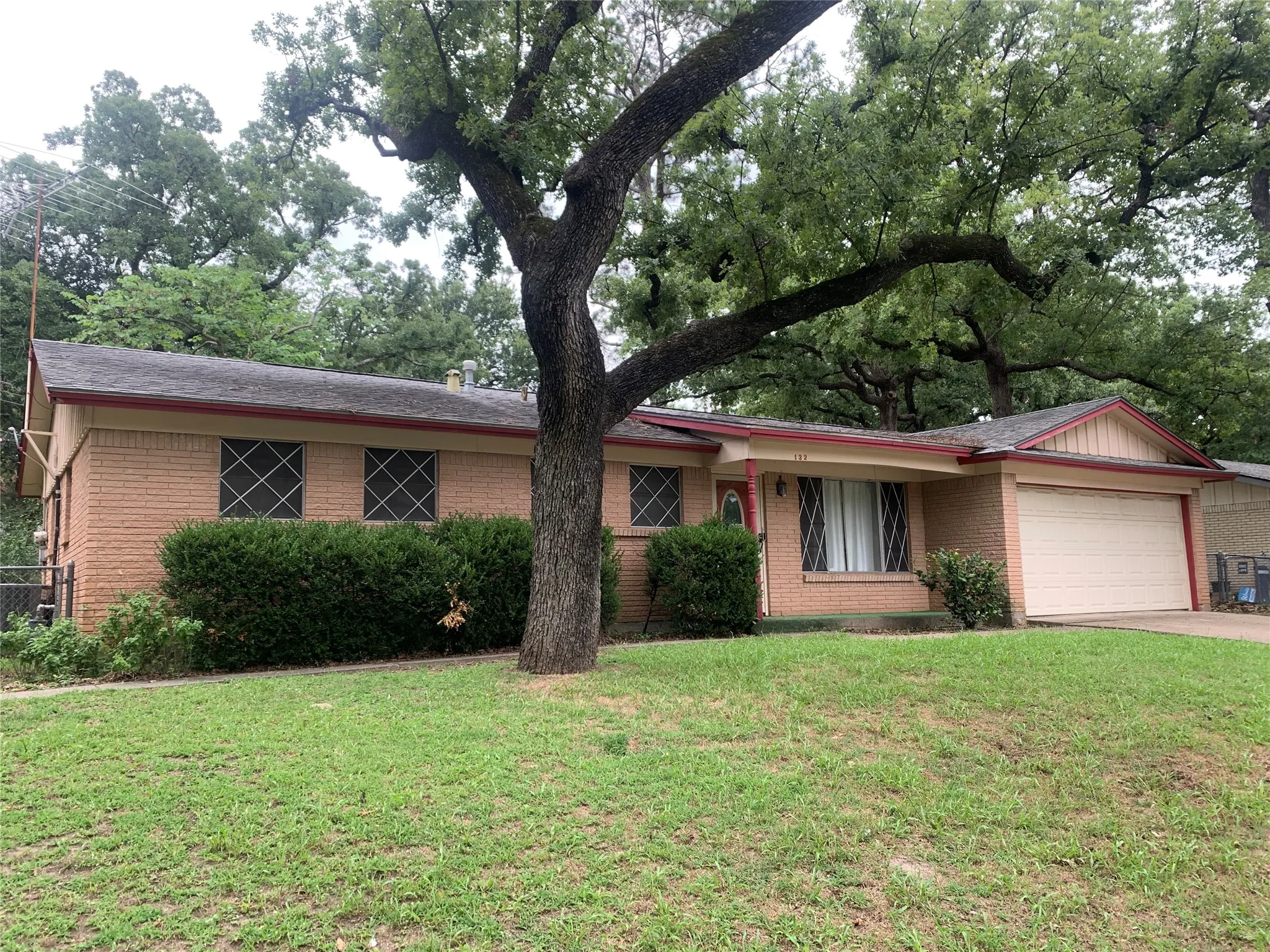 Single Family Residence For Sale in Tarrant County , 132 Skylark Drive, Azle, Texas 76020, 3 Bedrooms, 2 Bathrooms, 2 Garage spaces, 1,660 Sqft, built in 1963, Price $265,600, mls#21326014, Real Estate Agent in Azle, Homes For Sale in Tarrant county, Homes For Sale in Azle, Realtor in Azle Texas, Real Estate Brokerage Independent Realty Texas, Luminita Cordes Realtor