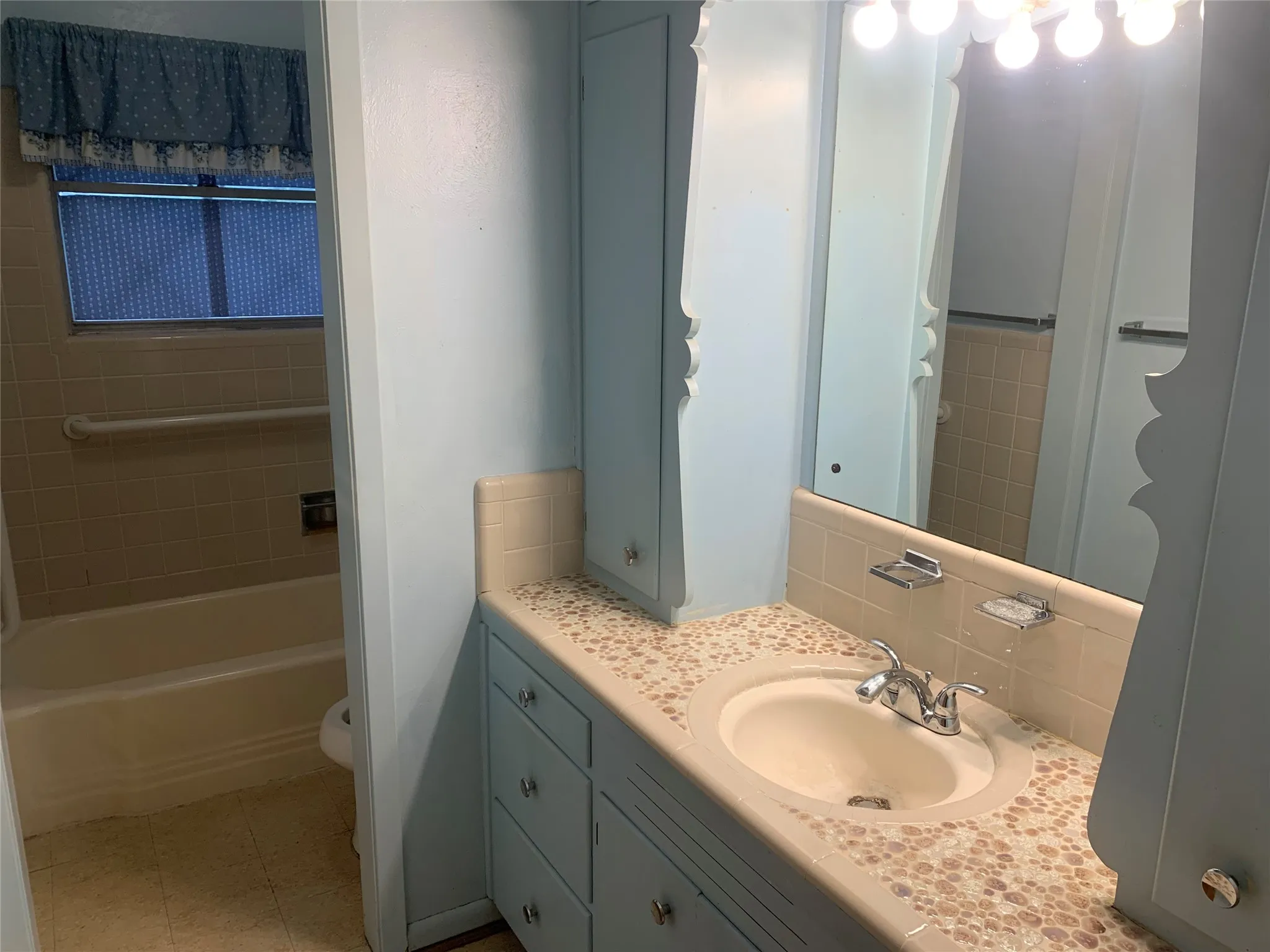 Single Family Residence For Sale in Tarrant County , 132 Skylark Drive, Azle, Texas 76020, 3 Bedrooms, 2 Bathrooms, 2 Garage spaces, 1,660 Sqft, built in 1963, Price $265,600, mls#21326014, Real Estate Agent in Azle, Homes For Sale in Tarrant county, Homes For Sale in Azle, Realtor in Azle Texas, Real Estate Brokerage Independent Realty Texas, Luminita Cordes Realtor