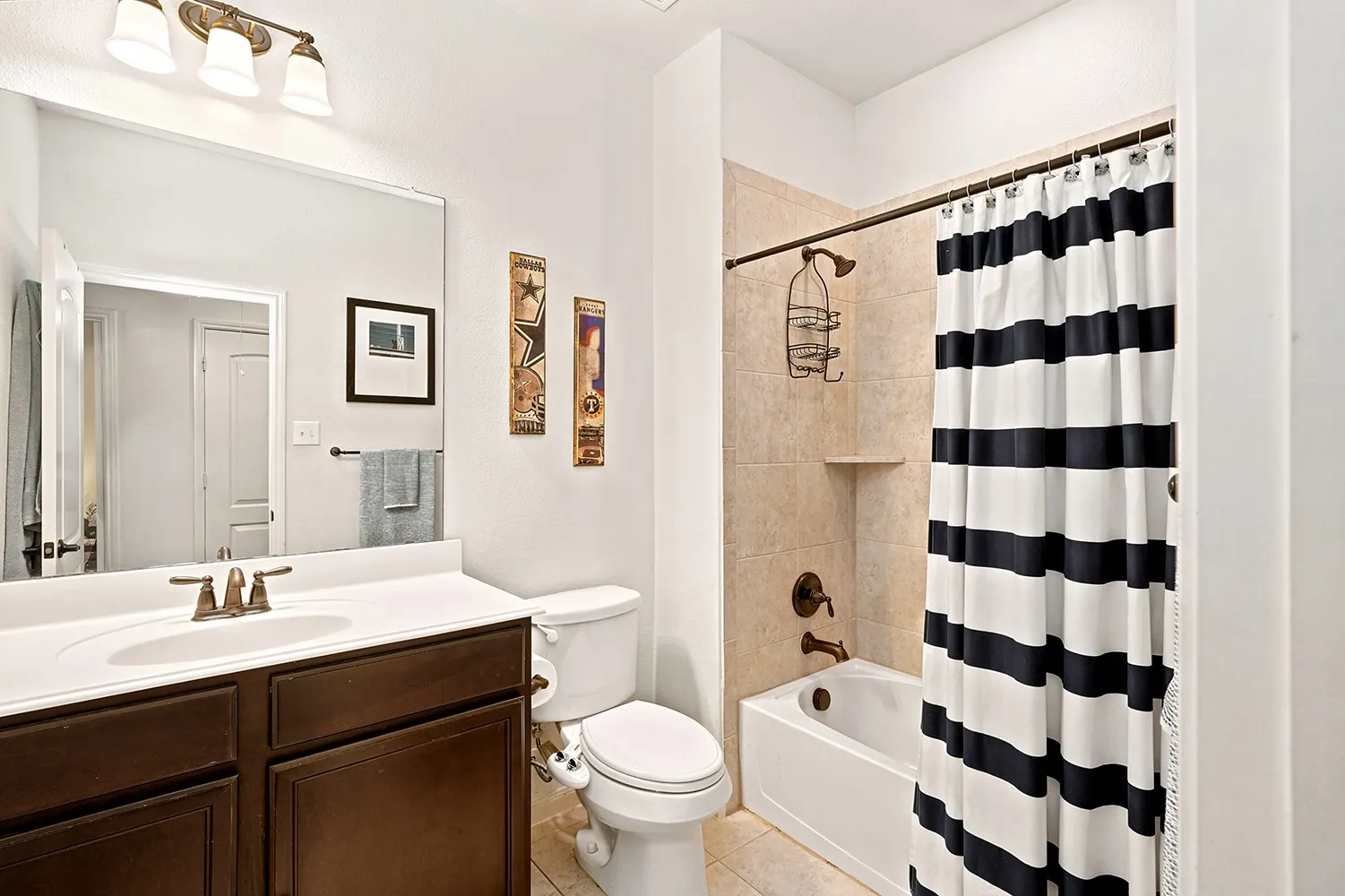Single Family Residence For Sale in Denton County , 2416 Fall Leaf Court, Denton, Texas 76209, 4 Bedroom, 2 Bathroom, 2 Garage spaces, 2,132 Sqft, built in 2015, mls#21327448, Real Estate Agent in Denton, Homes For Sale in Denton county, Homes For Sale in Denton, Realtor in Denton Texas, Real Estate Brokerage Independent Realty Texas, Luminita Cordes Realtor
