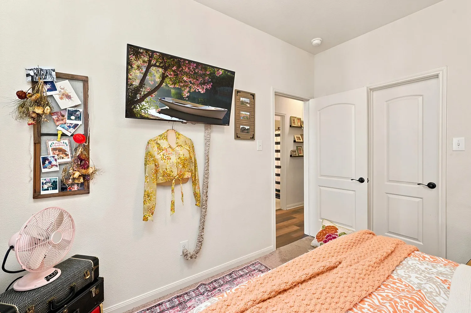 Single Family Residence For Sale in Denton County , 2416 Fall Leaf Court, Denton, Texas 76209, 4 Bedroom, 2 Bathroom, 2 Garage spaces, 2,132 Sqft, built in 2015, mls#21327448, Real Estate Agent in Denton, Homes For Sale in Denton county, Homes For Sale in Denton, Realtor in Denton Texas, Real Estate Brokerage Independent Realty Texas, Luminita Cordes Realtor
