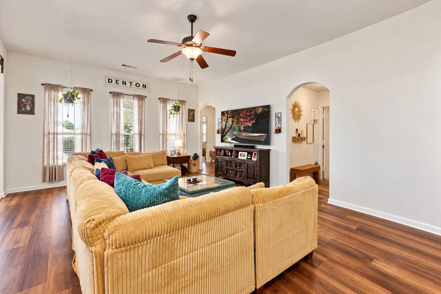 Single Family Residence For Sale in Denton County , 2416 Fall Leaf Court, Denton, Texas 76209, 4 Bedroom, 2 Bathroom, 2 Garage spaces, 2,132 Sqft, built in 2015, mls#21327448, Real Estate Agent in Denton, Homes For Sale in Denton county, Homes For Sale in Denton, Realtor in Denton Texas, Real Estate Brokerage Independent Realty Texas, Luminita Cordes Realtor