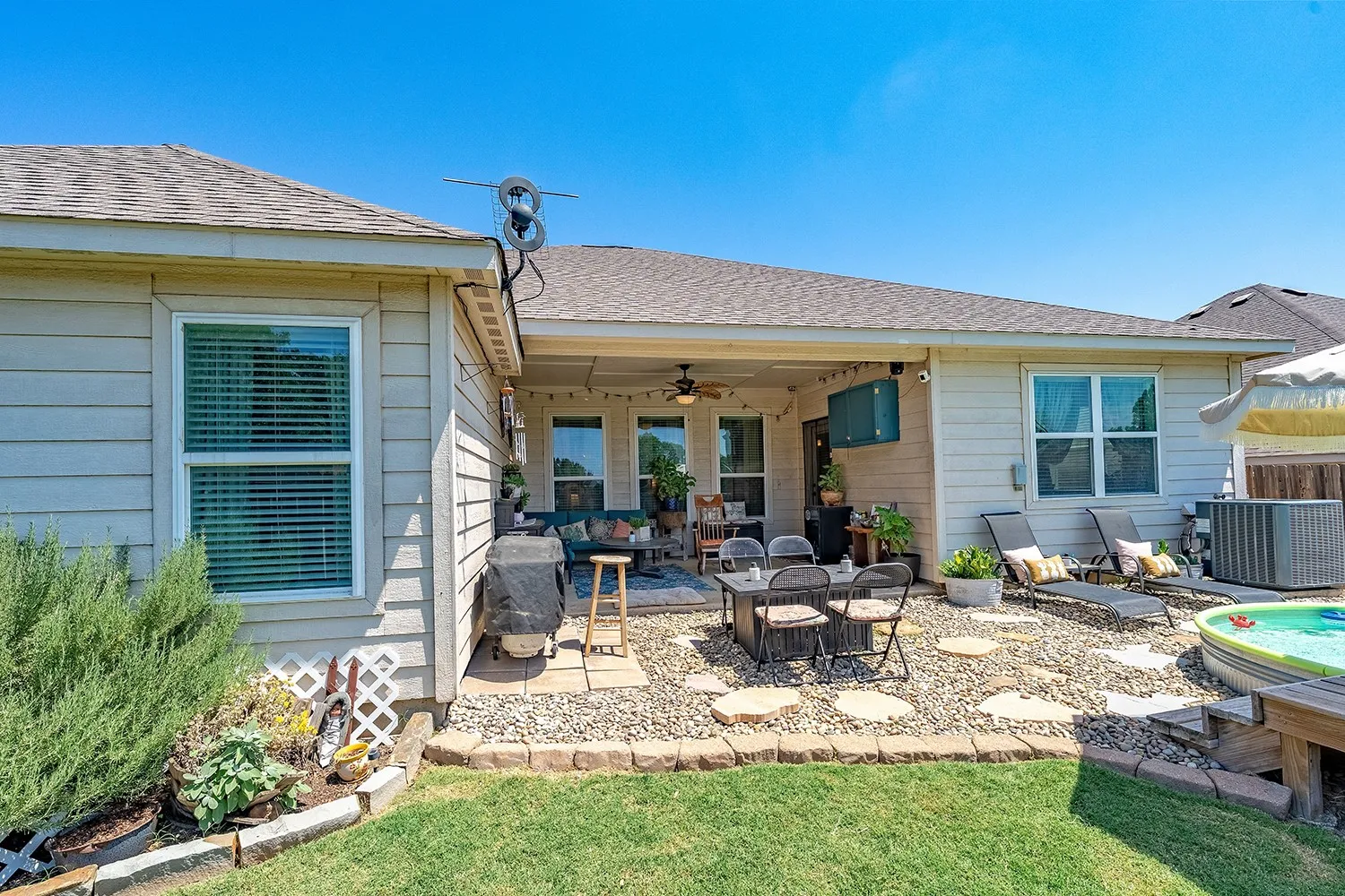 Single Family Residence For Sale in Denton County , 2416 Fall Leaf Court, Denton, Texas 76209, 4 Bedroom, 2 Bathroom, 2 Garage spaces, 2,132 Sqft, built in 2015, mls#21327448, Real Estate Agent in Denton, Homes For Sale in Denton county, Homes For Sale in Denton, Realtor in Denton Texas, Real Estate Brokerage Independent Realty Texas, Luminita Cordes Realtor