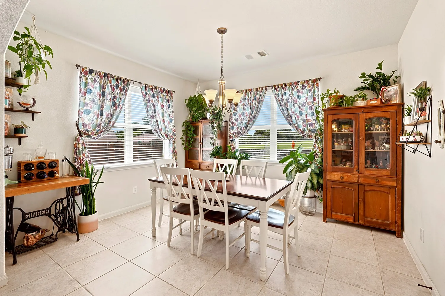 Single Family Residence For Sale in Denton County , 2416 Fall Leaf Court, Denton, Texas 76209, 4 Bedroom, 2 Bathroom, 2 Garage spaces, 2,132 Sqft, built in 2015, mls#21327448, Real Estate Agent in Denton, Homes For Sale in Denton county, Homes For Sale in Denton, Realtor in Denton Texas, Real Estate Brokerage Independent Realty Texas, Luminita Cordes Realtor