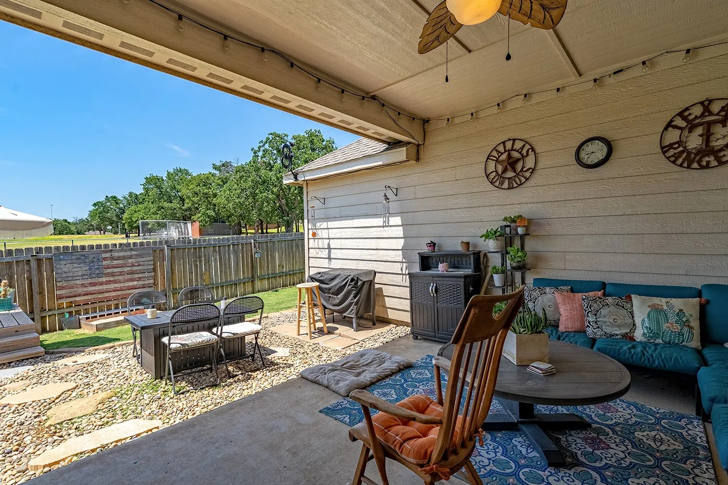 Single Family Residence For Sale in Denton County , 2416 Fall Leaf Court, Denton, Texas 76209, 4 Bedroom, 2 Bathroom, 2 Garage spaces, 2,132 Sqft, built in 2015, mls#21327448, Real Estate Agent in Denton, Homes For Sale in Denton county, Homes For Sale in Denton, Realtor in Denton Texas, Real Estate Brokerage Independent Realty Texas, Luminita Cordes Realtor