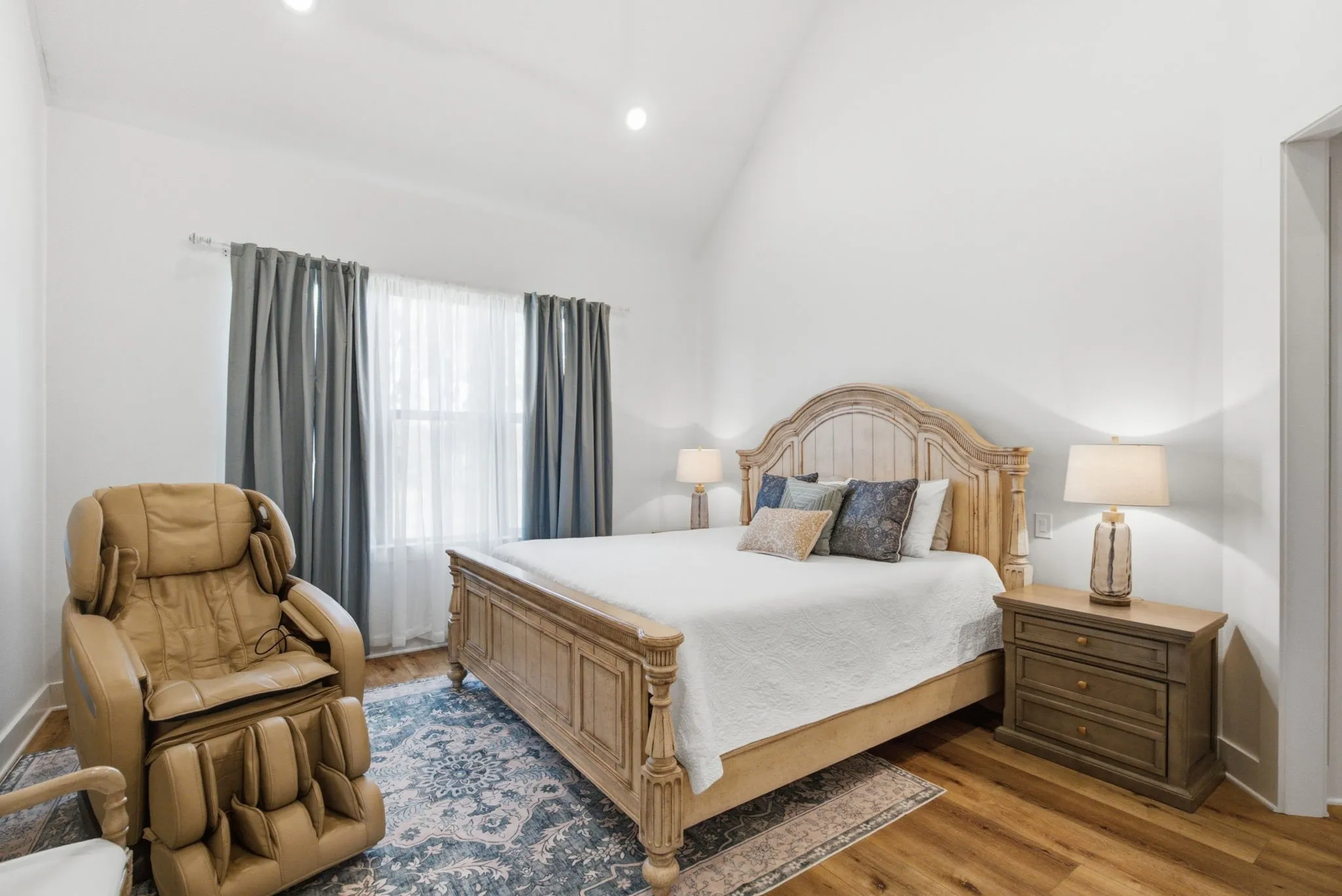 Single Family Residence For Sale in Smith County , 13054 CR 185, Bullard, Texas 75757, 4 Bedroom, 4 Bathroom, 2 Garage spaces, 2,500 Sqft, built in 2021, mls#21327594, Real Estate Agent in Bullard, Homes For Sale in Smith county, Homes For Sale in Bullard, Realtor in Bullard Texas, Real Estate Brokerage Independent Realty Texas, Luminita Cordes Realtor