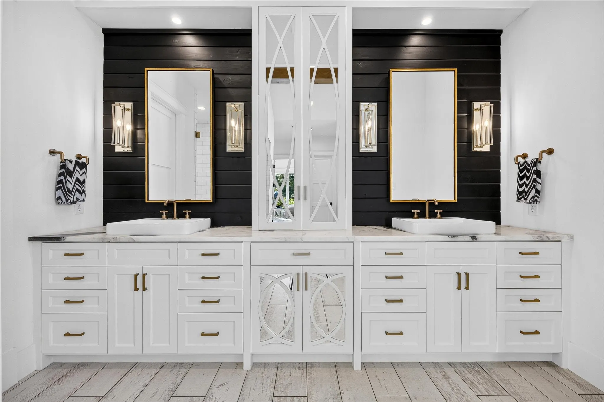 Single Family Residence For Sale in Rockwall County , 531 Lodge Hill Drive, Heath, Texas 75032, 5 Bedroom, 6 Bathroom, 6 Garage spaces, 5,716 Sqft, built in 2019, mls#21327381, Real Estate Agent in Heath, Homes For Sale in Rockwall county, Homes For Sale in Heath, Realtor in Heath Texas, Real Estate Brokerage Independent Realty Texas, Luminita Cordes Realtor