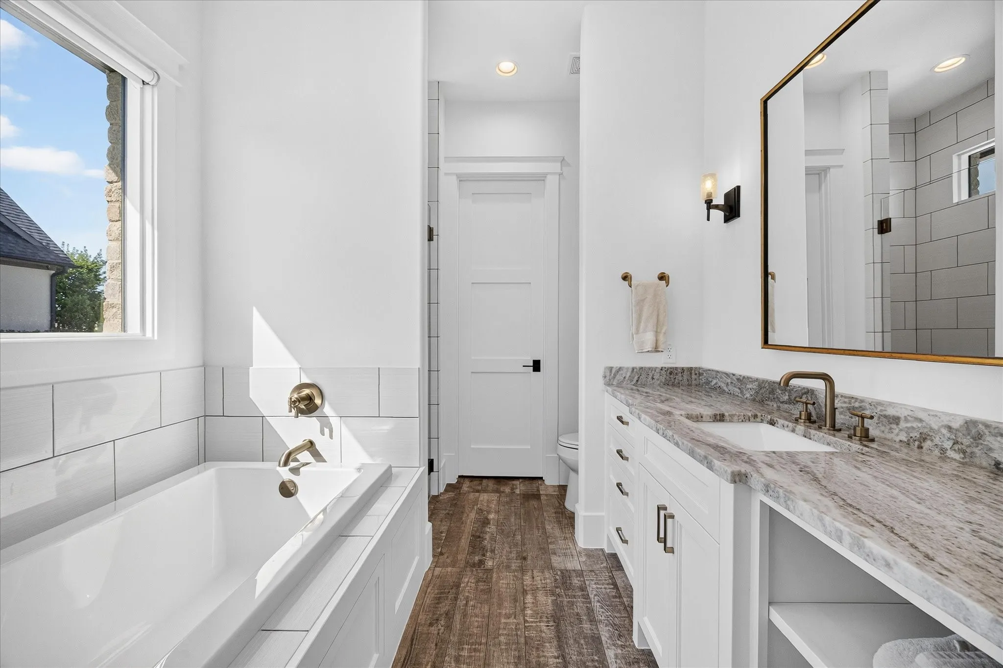 Single Family Residence For Sale in Rockwall County , 531 Lodge Hill Drive, Heath, Texas 75032, 5 Bedroom, 6 Bathroom, 6 Garage spaces, 5,716 Sqft, built in 2019, mls#21327381, Real Estate Agent in Heath, Homes For Sale in Rockwall county, Homes For Sale in Heath, Realtor in Heath Texas, Real Estate Brokerage Independent Realty Texas, Luminita Cordes Realtor