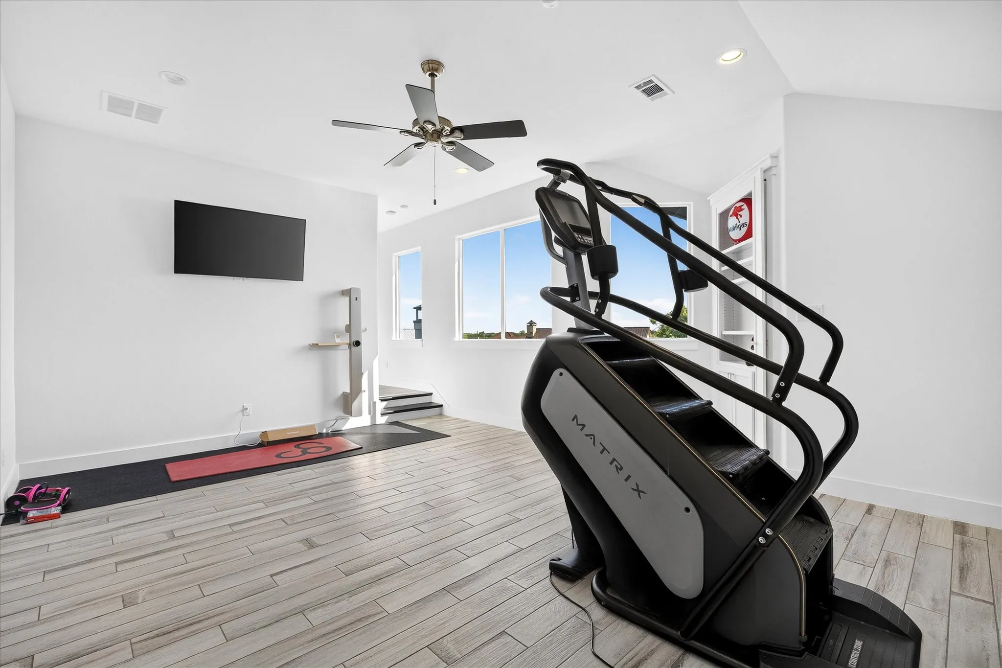 Single Family Residence For Sale in Rockwall County , 531 Lodge Hill Drive, Heath, Texas 75032, 5 Bedroom, 6 Bathroom, 6 Garage spaces, 5,716 Sqft, built in 2019, mls#21327381, Real Estate Agent in Heath, Homes For Sale in Rockwall county, Homes For Sale in Heath, Realtor in Heath Texas, Real Estate Brokerage Independent Realty Texas, Luminita Cordes Realtor