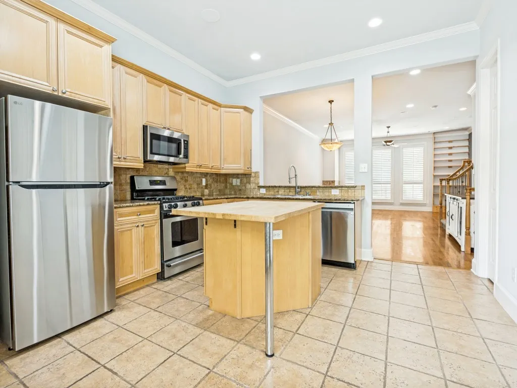 Townhouse For Sale in Dallas County , 1430 Pecos Street, Dallas, Texas 75204, 2 Bedroom, 3 Bathroom, 2 Garage spaces, 2,265 Sqft, built in 2002, mls#21326582, Real Estate Agent in Dallas, Homes For Sale in Dallas county, Homes For Sale in Dallas, Realtor in Dallas Texas, Real Estate Brokerage Independent Realty Texas, Luminita Cordes Realtor