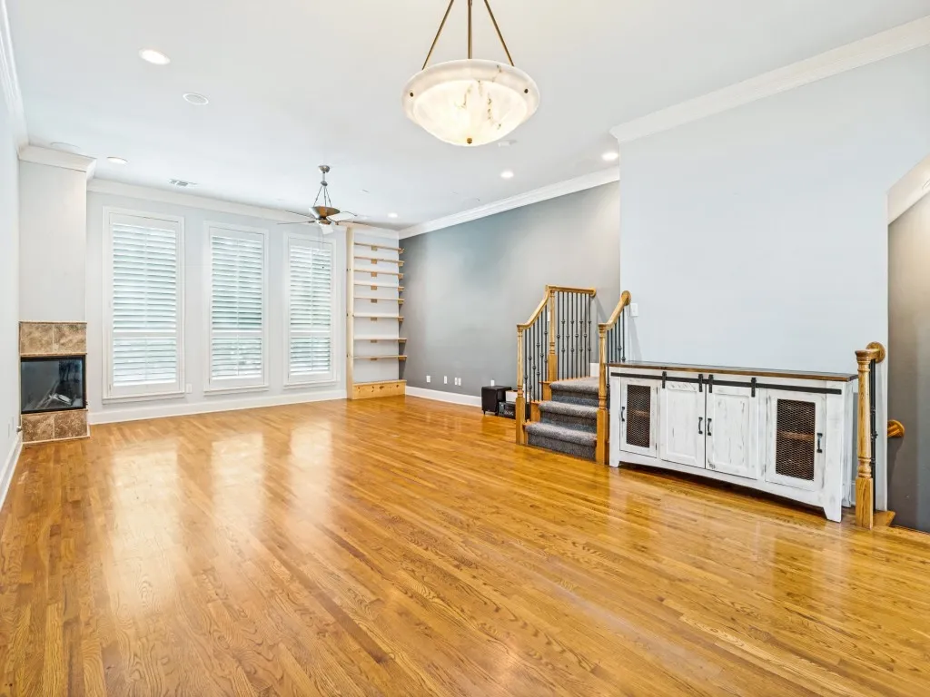 Townhouse For Sale in Dallas County , 1430 Pecos Street, Dallas, Texas 75204, 2 Bedroom, 3 Bathroom, 2 Garage spaces, 2,265 Sqft, built in 2002, mls#21326582, Real Estate Agent in Dallas, Homes For Sale in Dallas county, Homes For Sale in Dallas, Realtor in Dallas Texas, Real Estate Brokerage Independent Realty Texas, Luminita Cordes Realtor