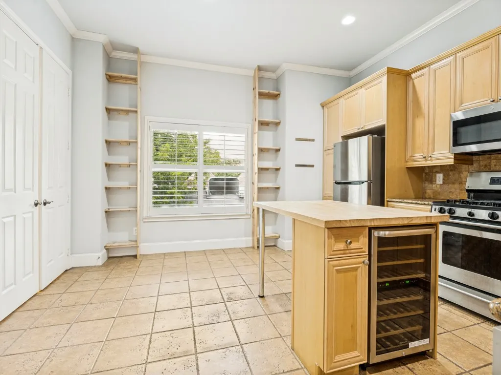 Townhouse For Sale in Dallas County , 1430 Pecos Street, Dallas, Texas 75204, 2 Bedroom, 3 Bathroom, 2 Garage spaces, 2,265 Sqft, built in 2002, mls#21326582, Real Estate Agent in Dallas, Homes For Sale in Dallas county, Homes For Sale in Dallas, Realtor in Dallas Texas, Real Estate Brokerage Independent Realty Texas, Luminita Cordes Realtor