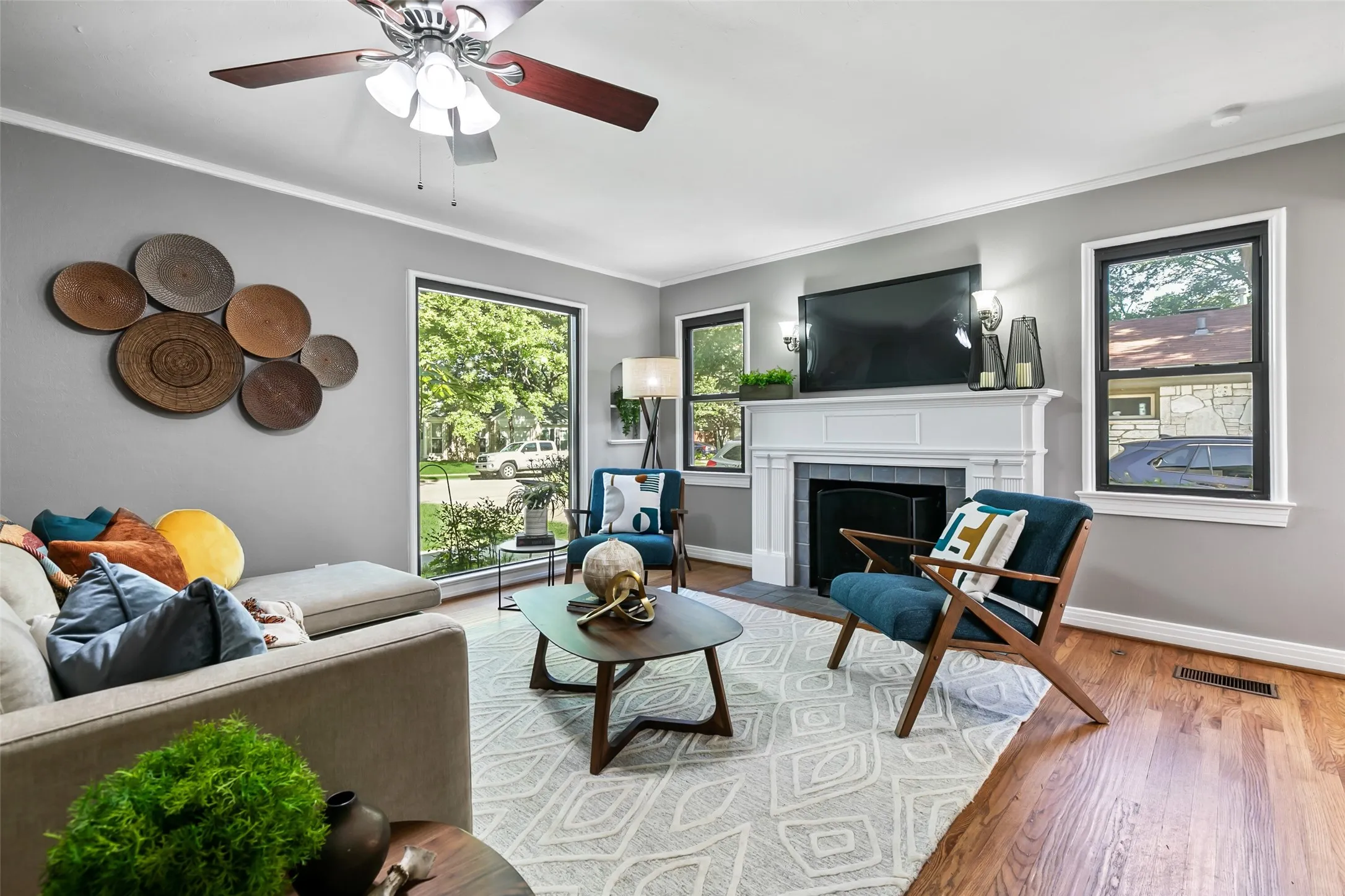 Single Family Residence For Rent in Dallas County , 4206 Somerville Avenue, Dallas, Texas 75206, 3 Bedroom, 3 Bathroom, Garage spaces, 2,033 Sqft, built in 1940, mls#21327602, Real Estate Agent in Dallas, Homes For Rent in Dallas county, Homes For Rent in Dallas, Realtor in Dallas Texas, Real Estate Brokerage Independent Realty Texas, Luminita Cordes Realtor