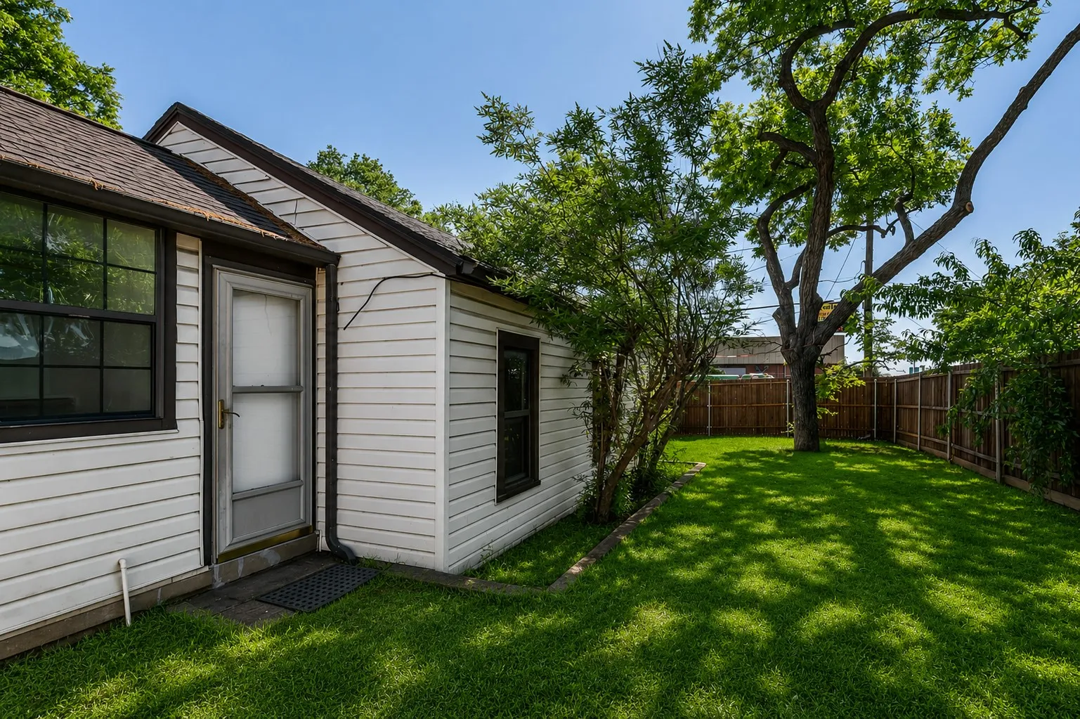 Single Family Residence For Rent in Dallas County , 4206 Somerville Avenue, Dallas, Texas 75206, 3 Bedroom, 3 Bathroom, Garage spaces, 2,033 Sqft, built in 1940, mls#21327602, Real Estate Agent in Dallas, Homes For Rent in Dallas county, Homes For Rent in Dallas, Realtor in Dallas Texas, Real Estate Brokerage Independent Realty Texas, Luminita Cordes Realtor