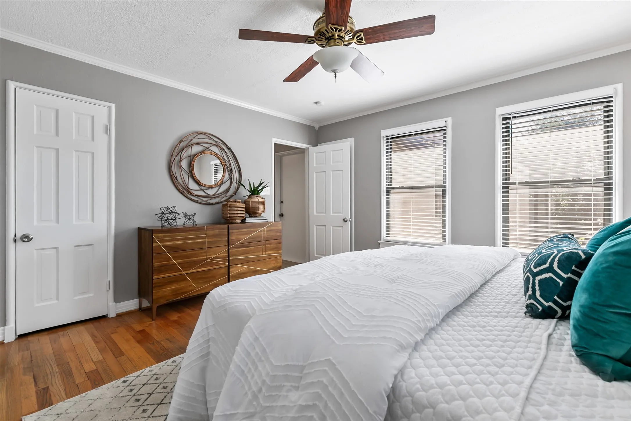 Single Family Residence For Rent in Dallas County , 4206 Somerville Avenue, Dallas, Texas 75206, 3 Bedroom, 3 Bathroom, Garage spaces, 2,033 Sqft, built in 1940, mls#21327602, Real Estate Agent in Dallas, Homes For Rent in Dallas county, Homes For Rent in Dallas, Realtor in Dallas Texas, Real Estate Brokerage Independent Realty Texas, Luminita Cordes Realtor