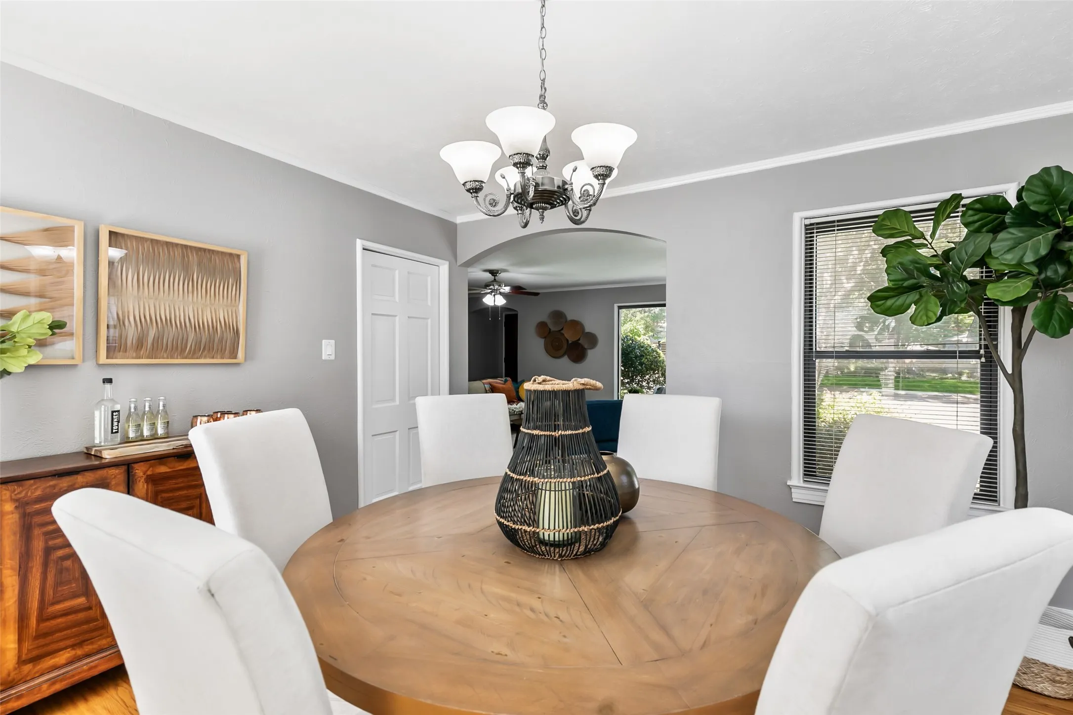 Single Family Residence For Rent in Dallas County , 4206 Somerville Avenue, Dallas, Texas 75206, 3 Bedroom, 3 Bathroom, Garage spaces, 2,033 Sqft, built in 1940, mls#21327602, Real Estate Agent in Dallas, Homes For Rent in Dallas county, Homes For Rent in Dallas, Realtor in Dallas Texas, Real Estate Brokerage Independent Realty Texas, Luminita Cordes Realtor