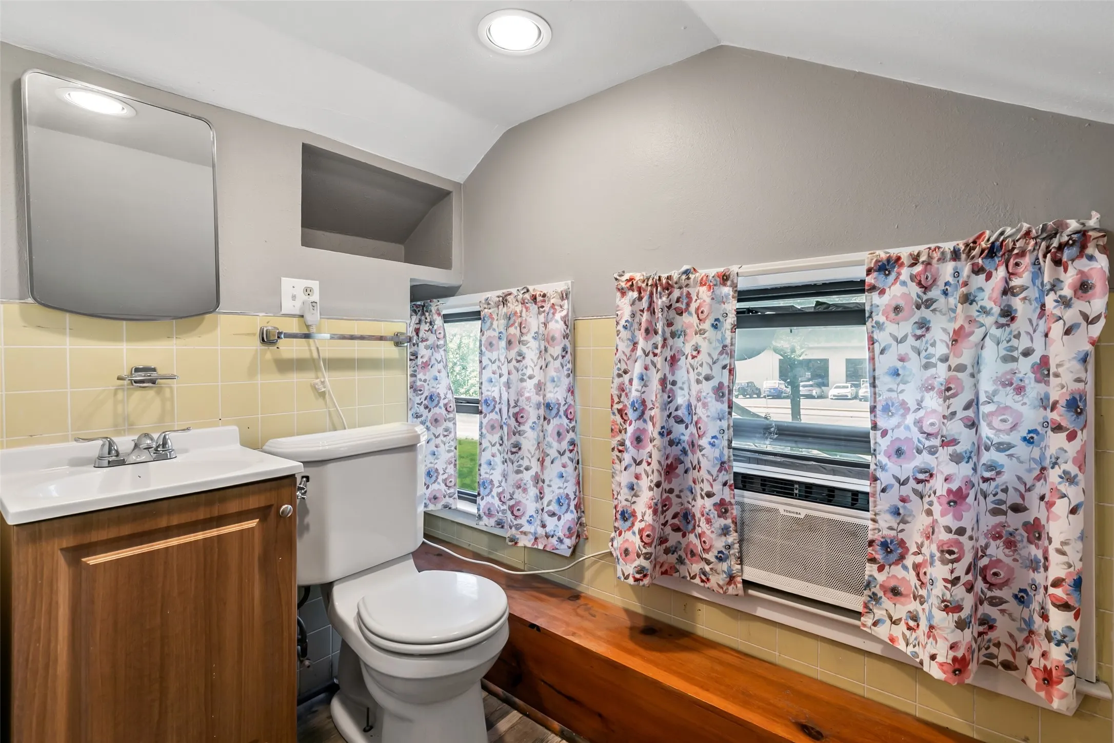 Single Family Residence For Rent in Dallas County , 4206 Somerville Avenue, Dallas, Texas 75206, 3 Bedroom, 3 Bathroom, Garage spaces, 2,033 Sqft, built in 1940, mls#21327602, Real Estate Agent in Dallas, Homes For Rent in Dallas county, Homes For Rent in Dallas, Realtor in Dallas Texas, Real Estate Brokerage Independent Realty Texas, Luminita Cordes Realtor