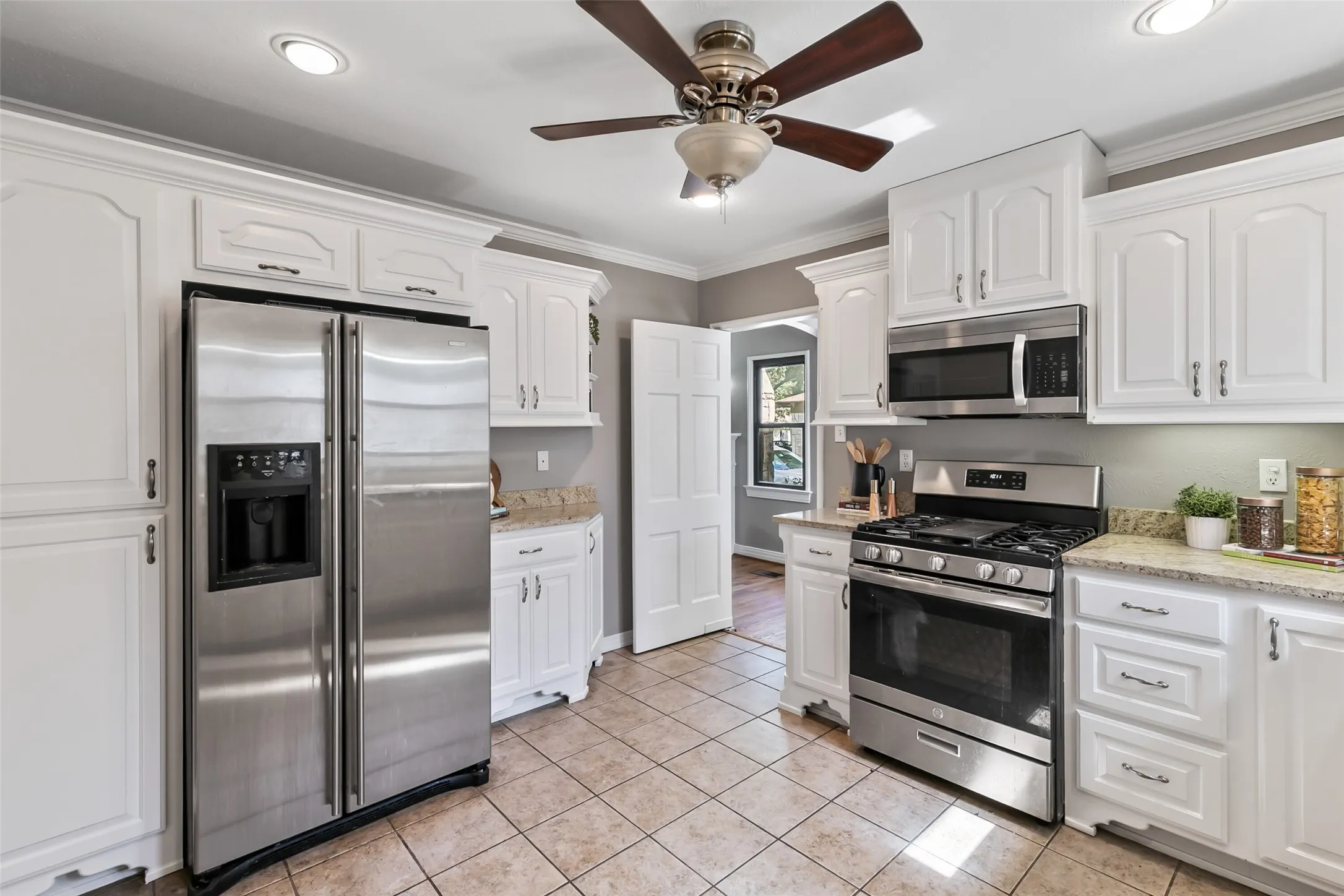 Single Family Residence For Rent in Dallas County , 4206 Somerville Avenue, Dallas, Texas 75206, 3 Bedroom, 3 Bathroom, Garage spaces, 2,033 Sqft, built in 1940, mls#21327602, Real Estate Agent in Dallas, Homes For Rent in Dallas county, Homes For Rent in Dallas, Realtor in Dallas Texas, Real Estate Brokerage Independent Realty Texas, Luminita Cordes Realtor