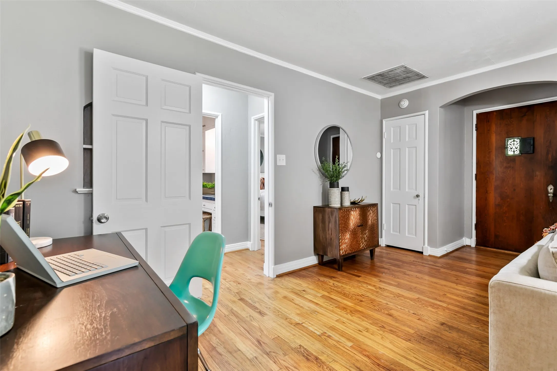 Single Family Residence For Rent in Dallas County , 4206 Somerville Avenue, Dallas, Texas 75206, 3 Bedroom, 3 Bathroom, Garage spaces, 2,033 Sqft, built in 1940, mls#21327602, Real Estate Agent in Dallas, Homes For Rent in Dallas county, Homes For Rent in Dallas, Realtor in Dallas Texas, Real Estate Brokerage Independent Realty Texas, Luminita Cordes Realtor