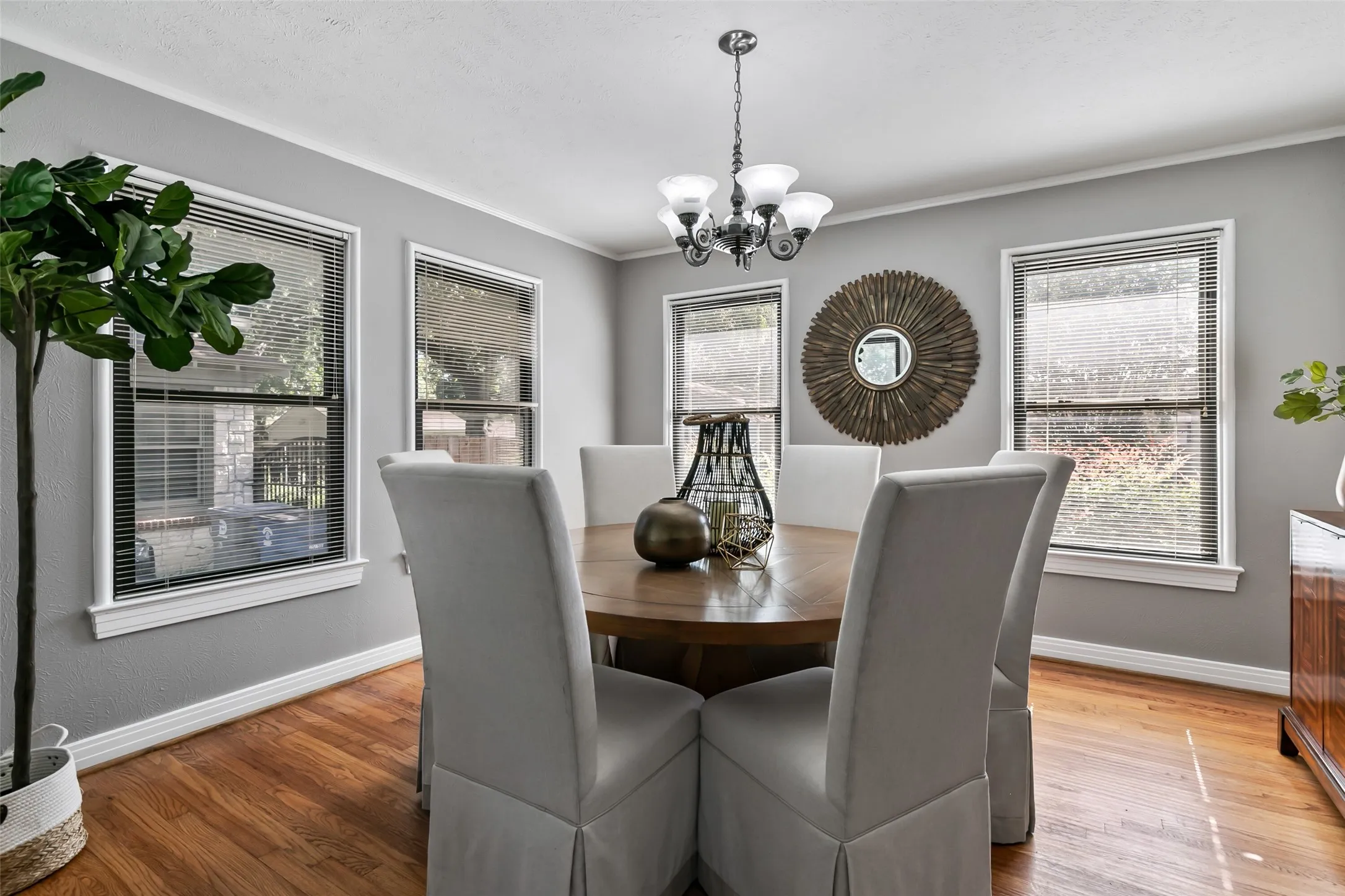 Single Family Residence For Rent in Dallas County , 4206 Somerville Avenue, Dallas, Texas 75206, 3 Bedroom, 3 Bathroom, Garage spaces, 2,033 Sqft, built in 1940, mls#21327602, Real Estate Agent in Dallas, Homes For Rent in Dallas county, Homes For Rent in Dallas, Realtor in Dallas Texas, Real Estate Brokerage Independent Realty Texas, Luminita Cordes Realtor