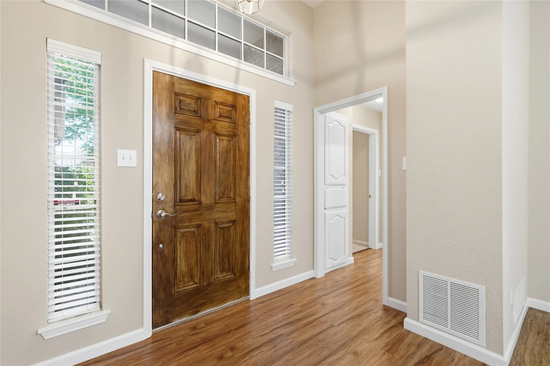 Single Family Residence For Sale in Tarrant County , 7204 Mesa Verde Trail, Fort Worth, Texas 76137, 3 Bedroom, 2 Bathroom, 2 Garage spaces, 1,866 Sqft, built in 1991, mls#21327497, Real Estate Agent in Fort Worth, Homes For Sale in Tarrant county, Homes For Sale in Fort Worth, Realtor in Fort Worth Texas, Real Estate Brokerage Independent Realty Texas, Luminita Cordes Realtor