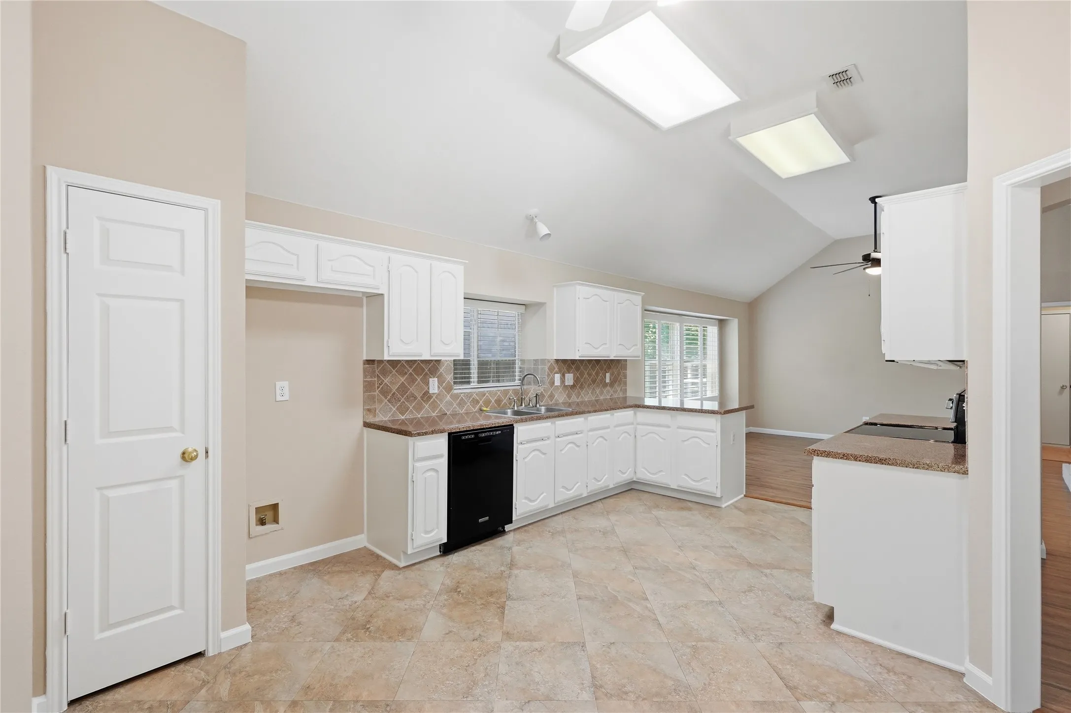 Single Family Residence For Sale in Tarrant County , 7204 Mesa Verde Trail, Fort Worth, Texas 76137, 3 Bedroom, 2 Bathroom, 2 Garage spaces, 1,866 Sqft, built in 1991, mls#21327497, Real Estate Agent in Fort Worth, Homes For Sale in Tarrant county, Homes For Sale in Fort Worth, Realtor in Fort Worth Texas, Real Estate Brokerage Independent Realty Texas, Luminita Cordes Realtor