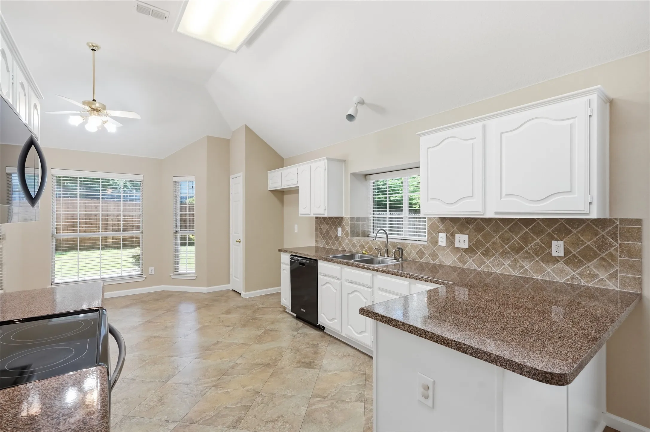 Single Family Residence For Sale in Tarrant County , 7204 Mesa Verde Trail, Fort Worth, Texas 76137, 3 Bedroom, 2 Bathroom, 2 Garage spaces, 1,866 Sqft, built in 1991, mls#21327497, Real Estate Agent in Fort Worth, Homes For Sale in Tarrant county, Homes For Sale in Fort Worth, Realtor in Fort Worth Texas, Real Estate Brokerage Independent Realty Texas, Luminita Cordes Realtor