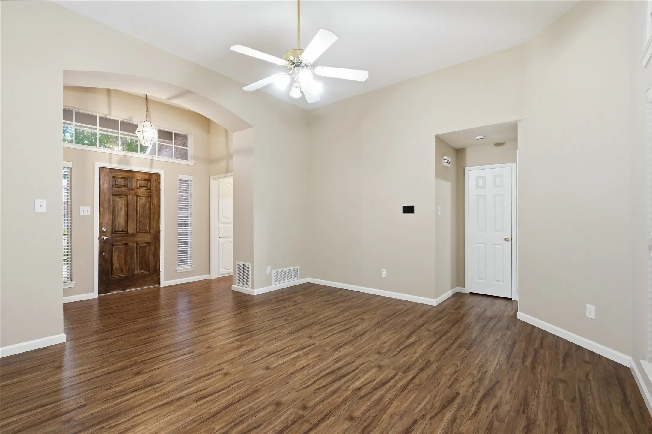 Single Family Residence For Sale in Tarrant County , 7204 Mesa Verde Trail, Fort Worth, Texas 76137, 3 Bedroom, 2 Bathroom, 2 Garage spaces, 1,866 Sqft, built in 1991, mls#21327497, Real Estate Agent in Fort Worth, Homes For Sale in Tarrant county, Homes For Sale in Fort Worth, Realtor in Fort Worth Texas, Real Estate Brokerage Independent Realty Texas, Luminita Cordes Realtor
