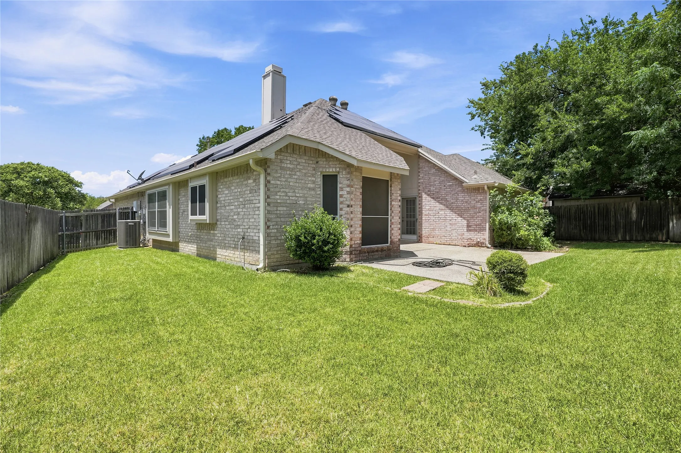 Single Family Residence For Sale in Tarrant County , 7204 Mesa Verde Trail, Fort Worth, Texas 76137, 3 Bedroom, 2 Bathroom, 2 Garage spaces, 1,866 Sqft, built in 1991, mls#21327497, Real Estate Agent in Fort Worth, Homes For Sale in Tarrant county, Homes For Sale in Fort Worth, Realtor in Fort Worth Texas, Real Estate Brokerage Independent Realty Texas, Luminita Cordes Realtor