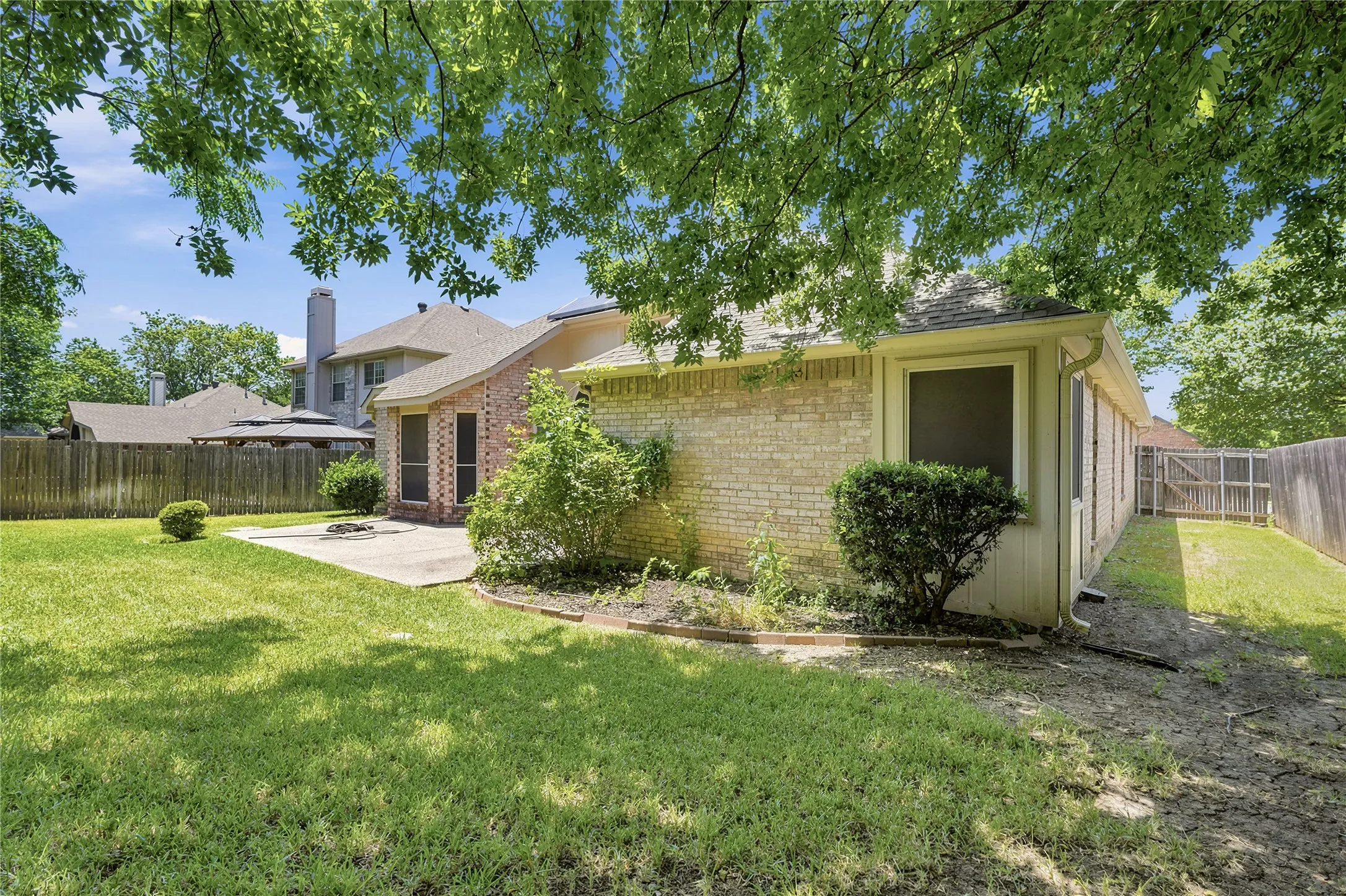 Single Family Residence For Sale in Tarrant County , 7204 Mesa Verde Trail, Fort Worth, Texas 76137, 3 Bedroom, 2 Bathroom, 2 Garage spaces, 1,866 Sqft, built in 1991, mls#21327497, Real Estate Agent in Fort Worth, Homes For Sale in Tarrant county, Homes For Sale in Fort Worth, Realtor in Fort Worth Texas, Real Estate Brokerage Independent Realty Texas, Luminita Cordes Realtor