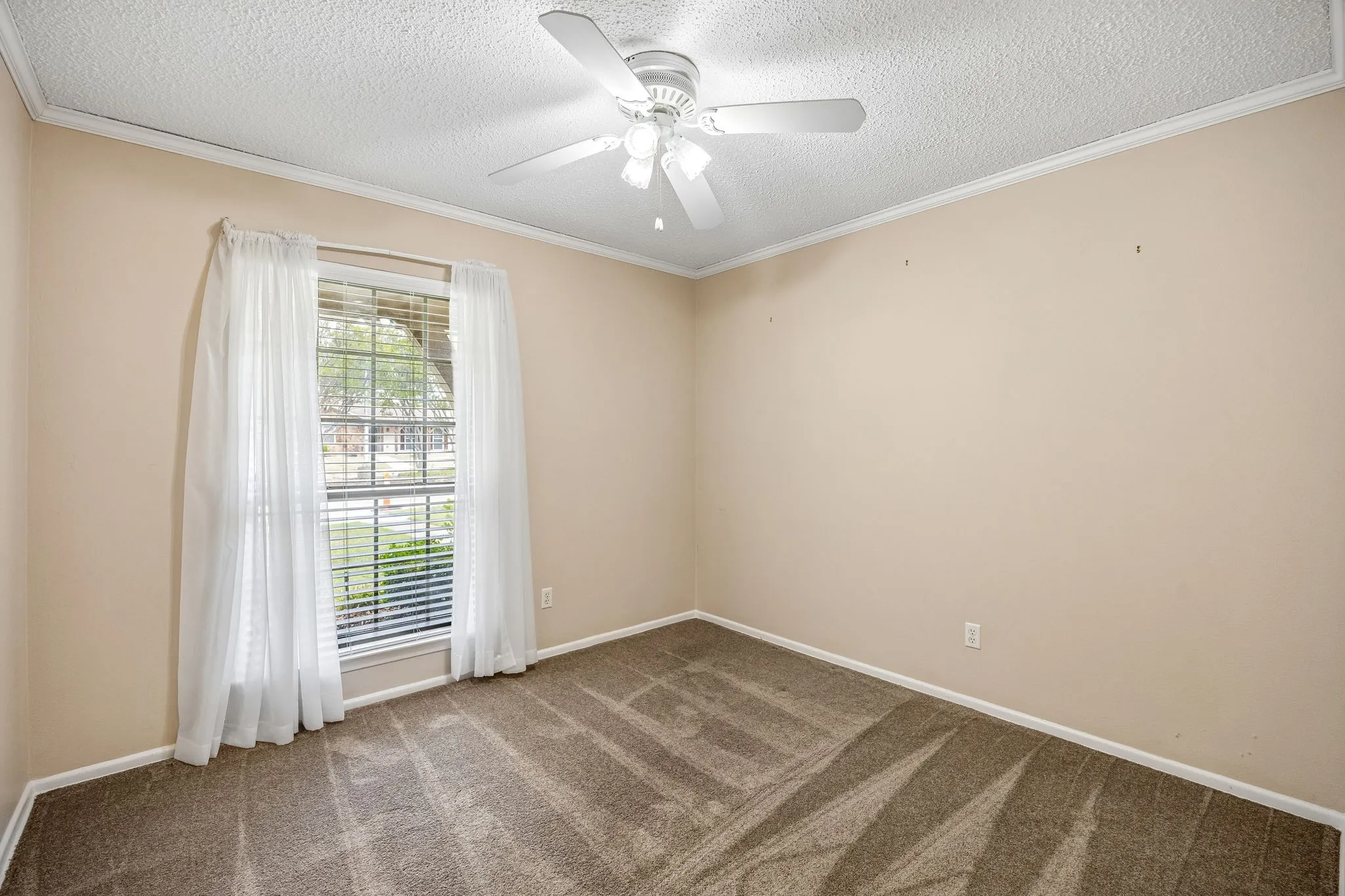 Single Family Residence For Sale in Dallas County , 2010 Custer Parkway, Richardson, Texas 75080, 3 Bedroom, 2 Bathroom, 2 Garage spaces, 1,482 Sqft, built in 1964, Price $429,000, mls#21324883, Real Estate Agent in Richardson, Homes For Sale in Dallas county, Homes For Sale in Richardson, Realtor in Richardson Texas, Real Estate Brokerage Independent Realty Texas, Luminita Cordes Realtor