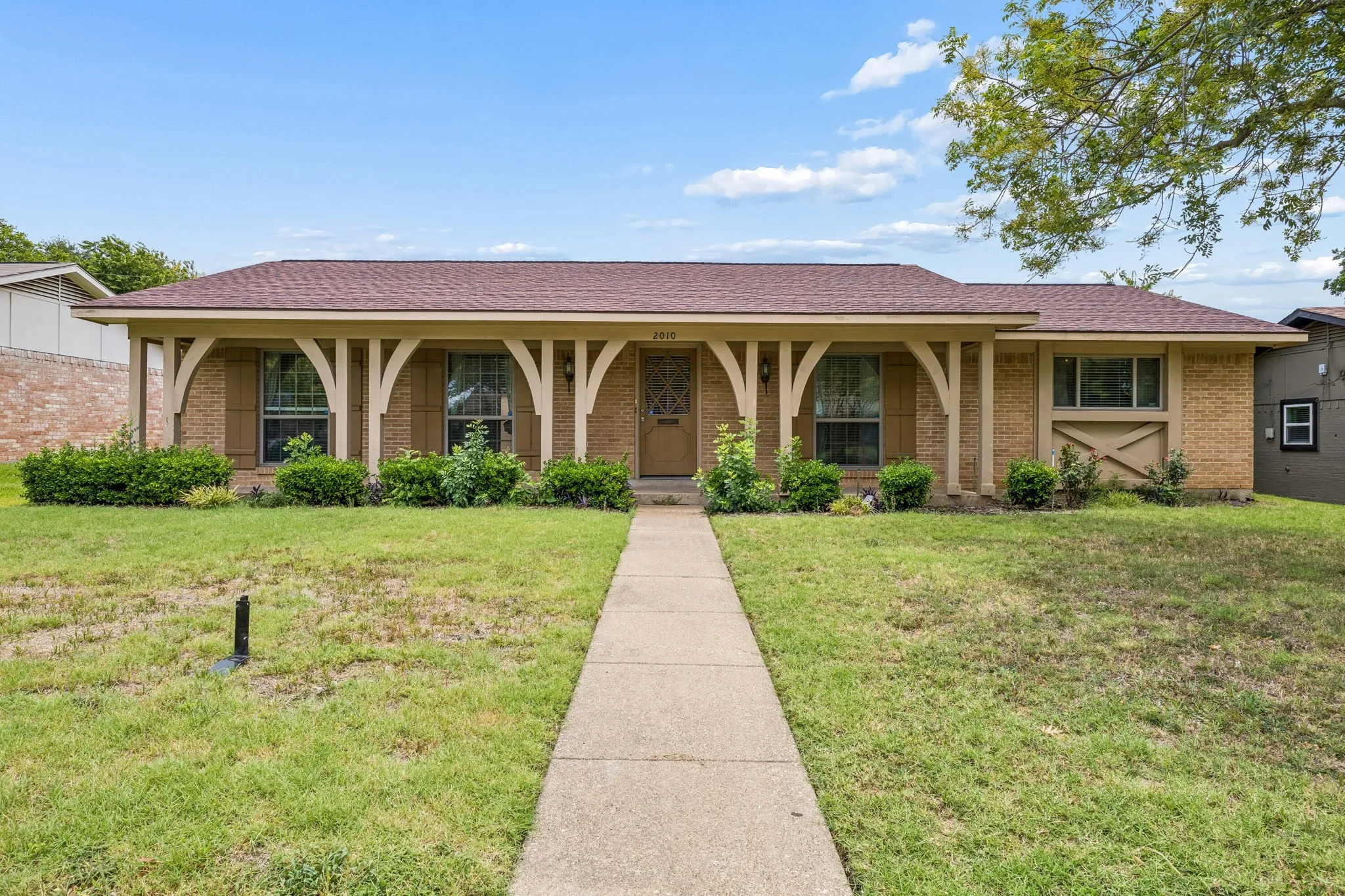 Single Family Residence For Sale in Dallas County , 2010 Custer Parkway, Richardson, Texas 75080, 3 Bedroom, 2 Bathroom, 2 Garage spaces, 1,482 Sqft, built in 1964, Price $429,000, mls#21324883, Real Estate Agent in Richardson, Homes For Sale in Dallas county, Homes For Sale in Richardson, Realtor in Richardson Texas, Real Estate Brokerage Independent Realty Texas, Luminita Cordes Realtor