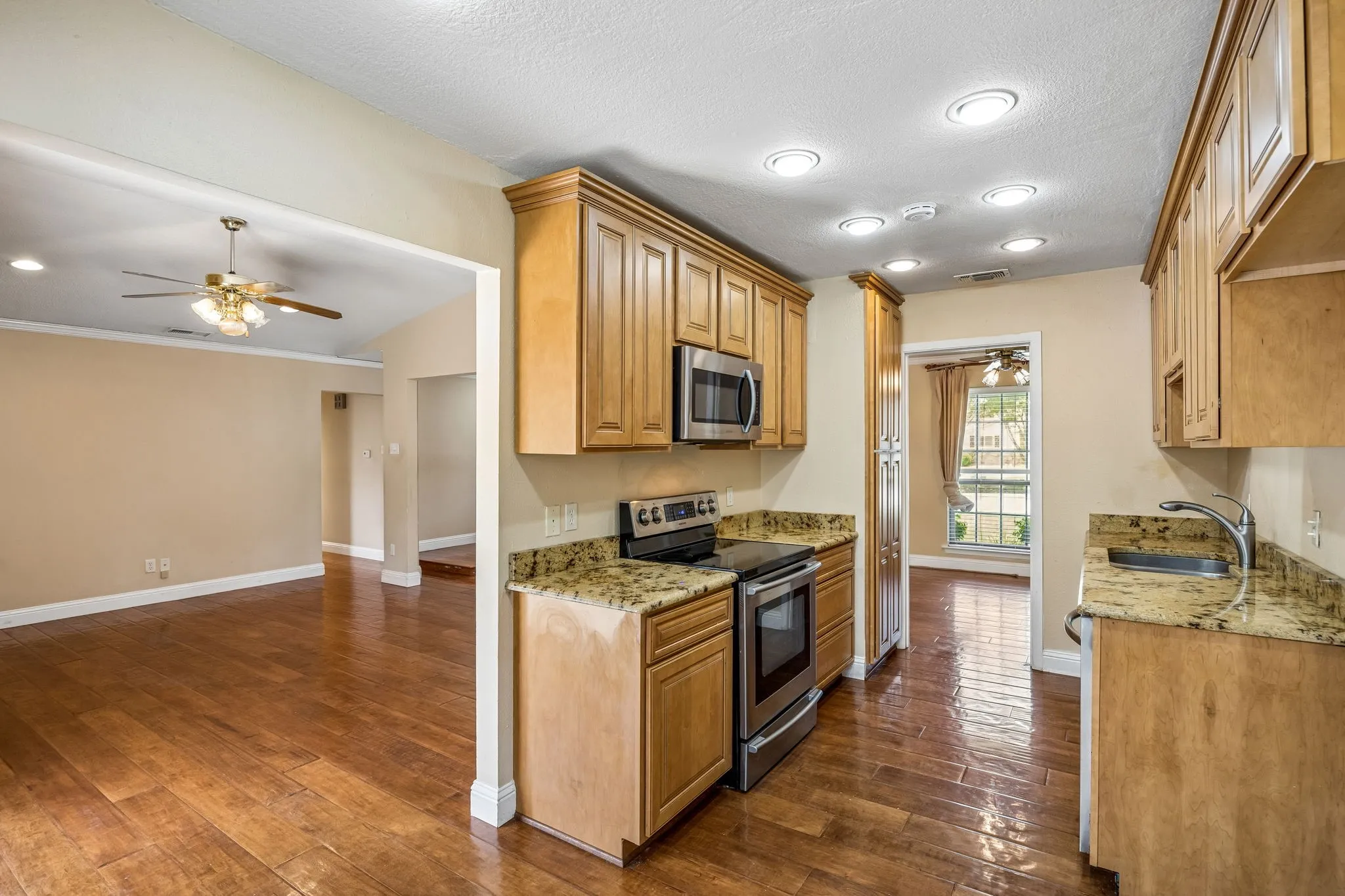 Single Family Residence For Sale in Dallas County , 2010 Custer Parkway, Richardson, Texas 75080, 3 Bedroom, 2 Bathroom, 2 Garage spaces, 1,482 Sqft, built in 1964, Price $429,000, mls#21324883, Real Estate Agent in Richardson, Homes For Sale in Dallas county, Homes For Sale in Richardson, Realtor in Richardson Texas, Real Estate Brokerage Independent Realty Texas, Luminita Cordes Realtor