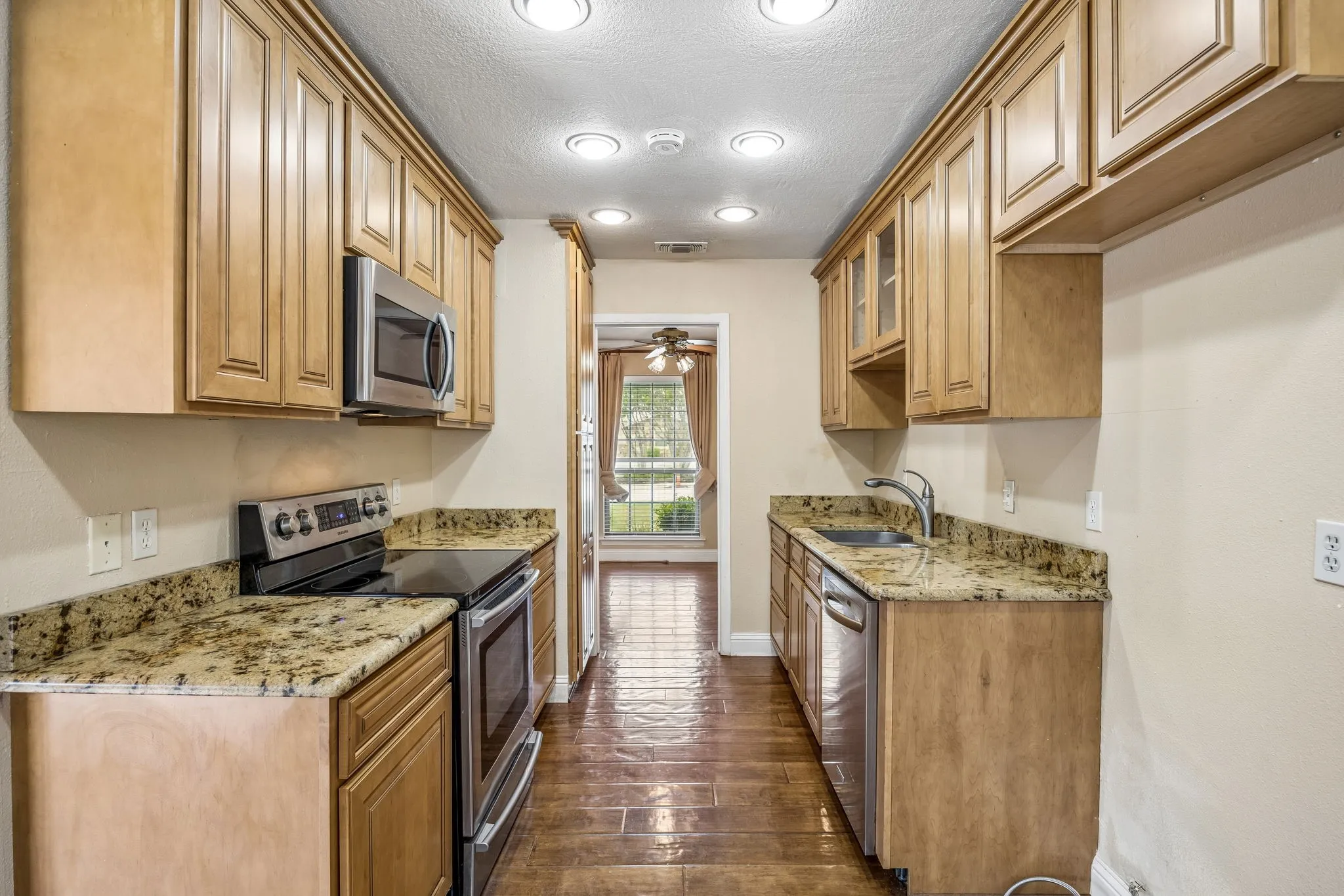 Single Family Residence For Sale in Dallas County , 2010 Custer Parkway, Richardson, Texas 75080, 3 Bedroom, 2 Bathroom, 2 Garage spaces, 1,482 Sqft, built in 1964, Price $429,000, mls#21324883, Real Estate Agent in Richardson, Homes For Sale in Dallas county, Homes For Sale in Richardson, Realtor in Richardson Texas, Real Estate Brokerage Independent Realty Texas, Luminita Cordes Realtor