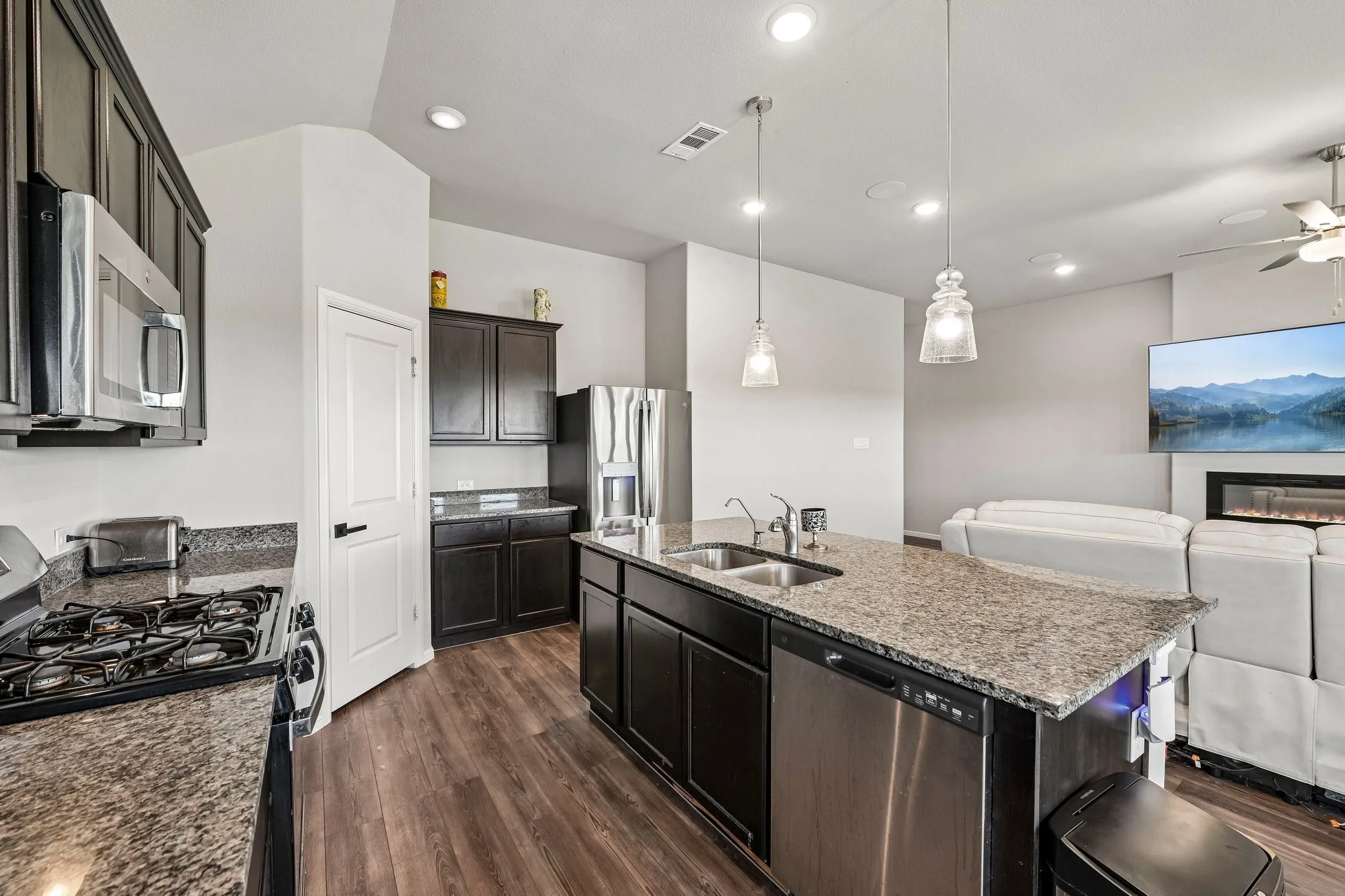 Single Family Residence For Sale in Ellis County , 7550 Wild Mint Trail, Venus, Texas 76084, 4 Bedroom, 2 Bathroom, 2 Garage spaces, 2,204 Sqft, built in 2023, mls#21319009, Real Estate Agent in Venus, Homes For Sale in Ellis county, Homes For Sale in Venus, Realtor in Venus Texas, Real Estate Brokerage Independent Realty Texas, Luminita Cordes Realtor