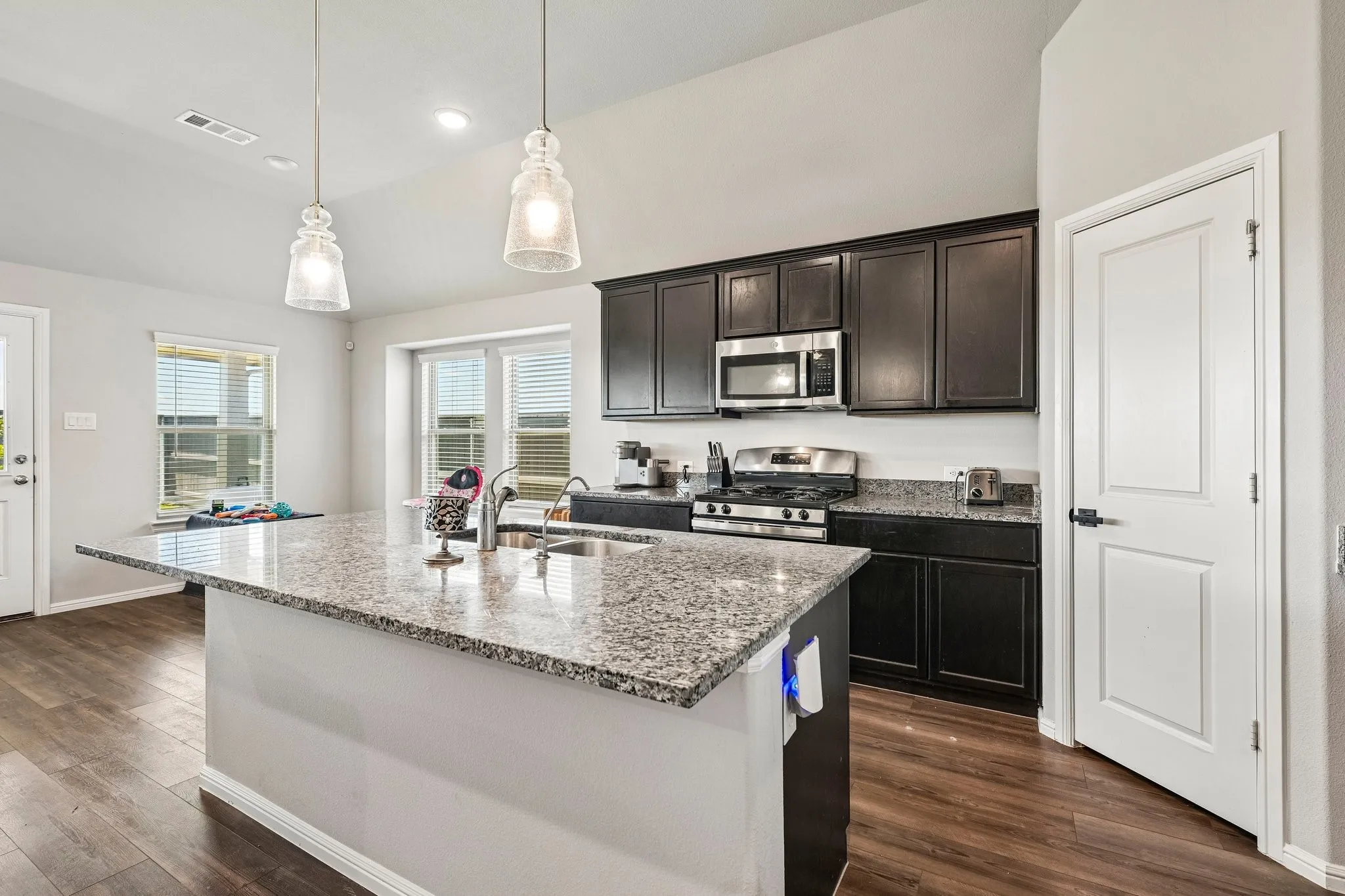 Single Family Residence For Sale in Ellis County , 7550 Wild Mint Trail, Venus, Texas 76084, 4 Bedroom, 2 Bathroom, 2 Garage spaces, 2,204 Sqft, built in 2023, mls#21319009, Real Estate Agent in Venus, Homes For Sale in Ellis county, Homes For Sale in Venus, Realtor in Venus Texas, Real Estate Brokerage Independent Realty Texas, Luminita Cordes Realtor