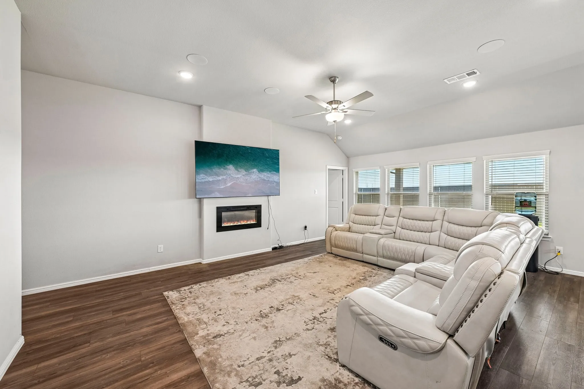 Single Family Residence For Sale in Ellis County , 7550 Wild Mint Trail, Venus, Texas 76084, 4 Bedroom, 2 Bathroom, 2 Garage spaces, 2,204 Sqft, built in 2023, mls#21319009, Real Estate Agent in Venus, Homes For Sale in Ellis county, Homes For Sale in Venus, Realtor in Venus Texas, Real Estate Brokerage Independent Realty Texas, Luminita Cordes Realtor