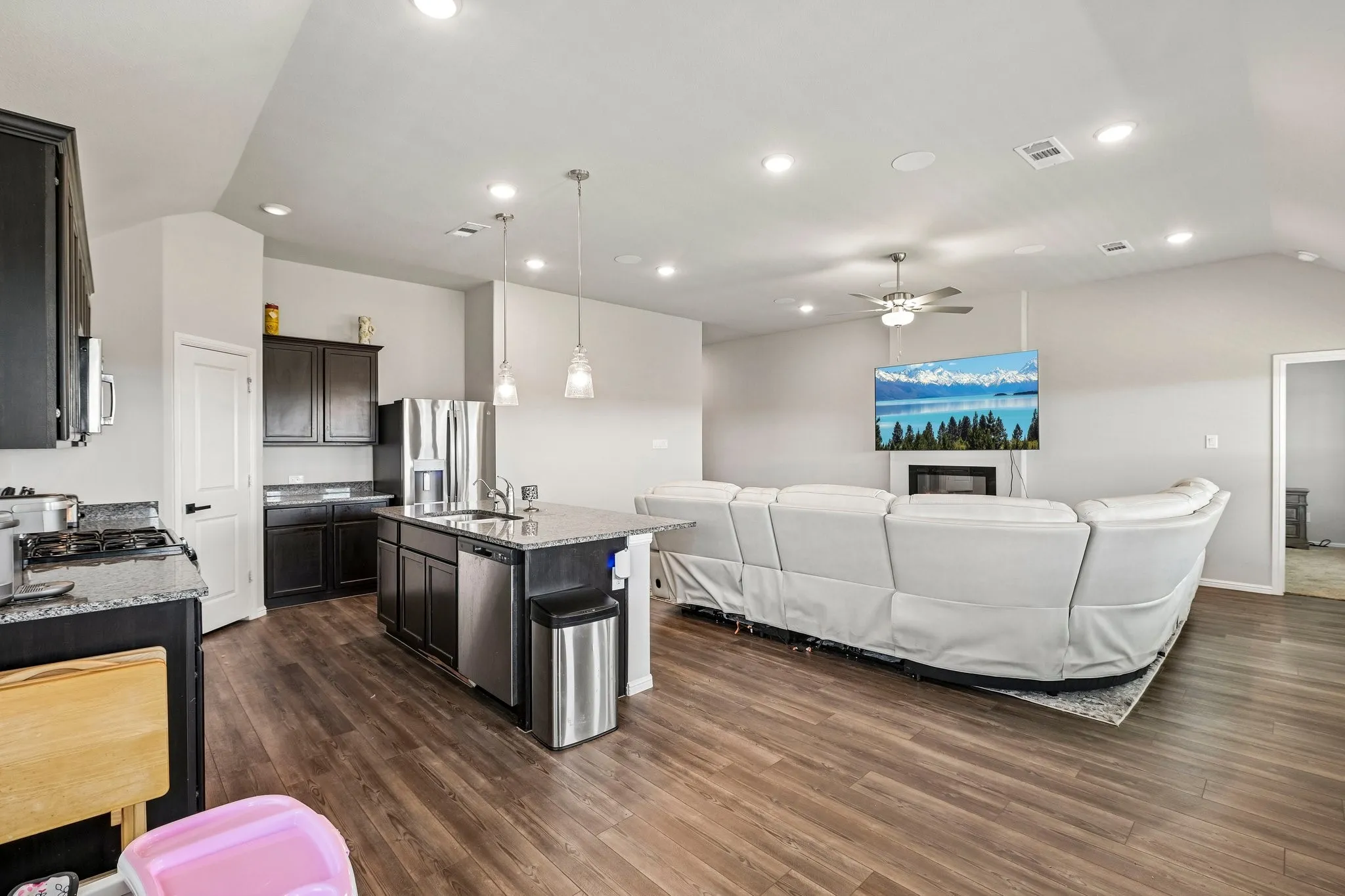 Single Family Residence For Sale in Ellis County , 7550 Wild Mint Trail, Venus, Texas 76084, 4 Bedroom, 2 Bathroom, 2 Garage spaces, 2,204 Sqft, built in 2023, mls#21319009, Real Estate Agent in Venus, Homes For Sale in Ellis county, Homes For Sale in Venus, Realtor in Venus Texas, Real Estate Brokerage Independent Realty Texas, Luminita Cordes Realtor
