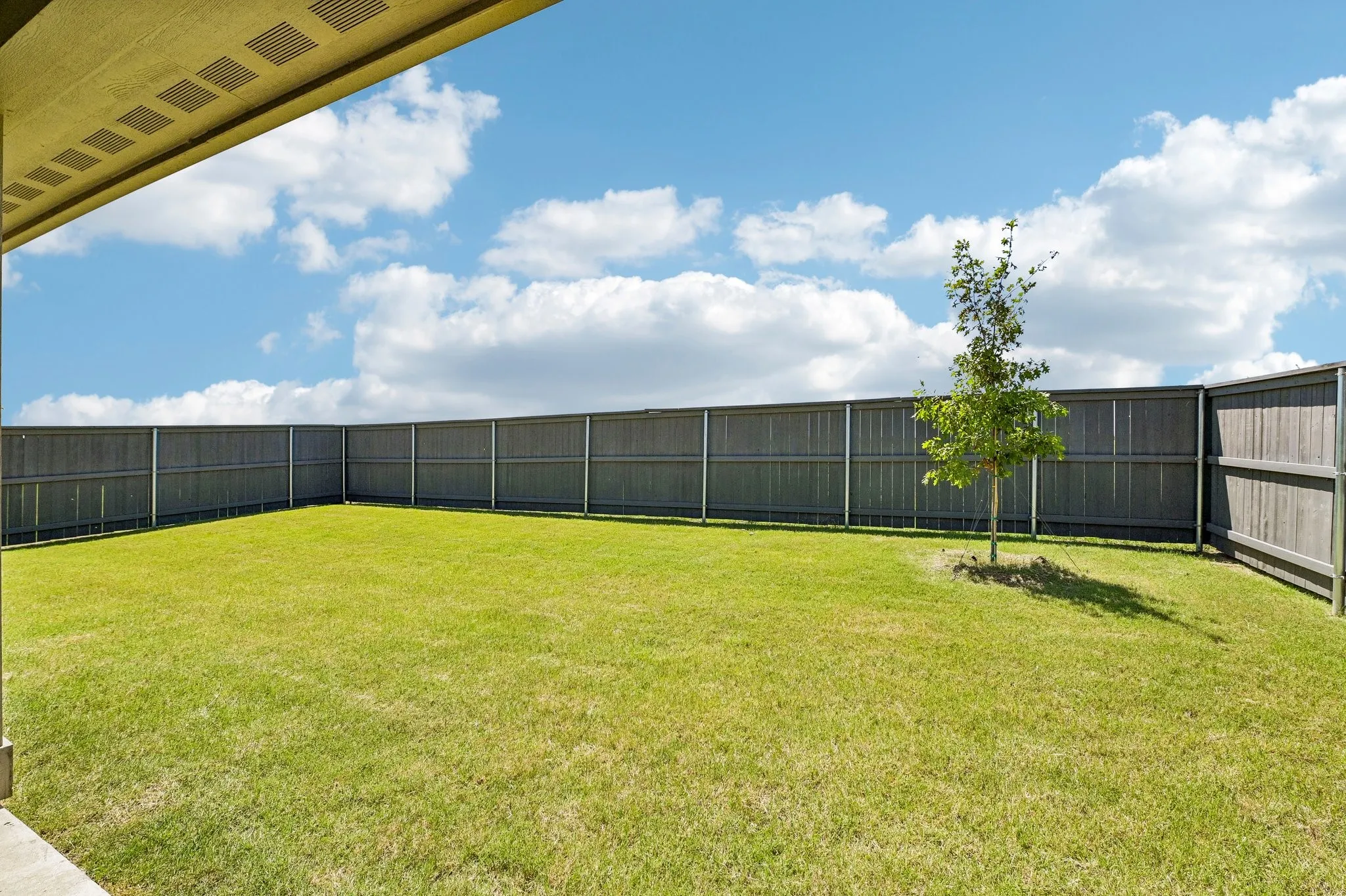 Single Family Residence For Sale in Ellis County , 7550 Wild Mint Trail, Venus, Texas 76084, 4 Bedroom, 2 Bathroom, 2 Garage spaces, 2,204 Sqft, built in 2023, mls#21319009, Real Estate Agent in Venus, Homes For Sale in Ellis county, Homes For Sale in Venus, Realtor in Venus Texas, Real Estate Brokerage Independent Realty Texas, Luminita Cordes Realtor