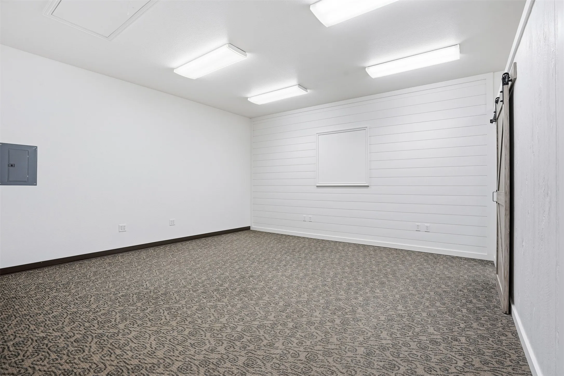 Office For Sale in Hood County , 983 Whitehead Drive, Granbury, Texas 76048, 0, 0, Garage spaces, 0 Sqft, built in 2003, mls#21326996, Real Estate Agent in Granbury, Homes For Sale in Hood county, Homes For Sale in Granbury, Realtor in Granbury Texas, Real Estate Brokerage Independent Realty Texas, Luminita Cordes Realtor
