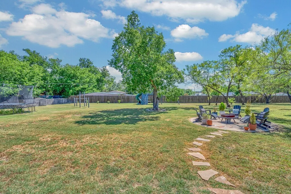 Single Family Residence For Sale in Hamilton County , 931 N Pecan Street, Hico, Texas 76457, 4 Bedroom, 3 Bathroom, 2 Garage spaces, 1,793 Sqft, built in 2022, mls#21327625, Real Estate Agent in Hico, Homes For Sale in Hamilton county, Homes For Sale in Hico, Realtor in Hico Texas, Real Estate Brokerage Independent Realty Texas, Luminita Cordes Realtor