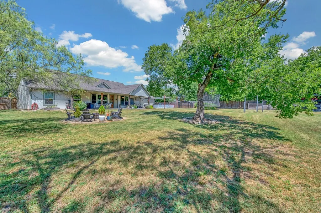 Single Family Residence For Sale in Hamilton County , 931 N Pecan Street, Hico, Texas 76457, 4 Bedroom, 3 Bathroom, 2 Garage spaces, 1,793 Sqft, built in 2022, mls#21327625, Real Estate Agent in Hico, Homes For Sale in Hamilton county, Homes For Sale in Hico, Realtor in Hico Texas, Real Estate Brokerage Independent Realty Texas, Luminita Cordes Realtor