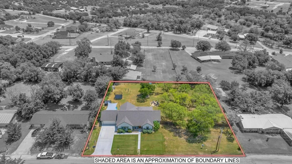 Single Family Residence For Sale in Hamilton County , 931 N Pecan Street, Hico, Texas 76457, 4 Bedroom, 3 Bathroom, 2 Garage spaces, 1,793 Sqft, built in 2022, mls#21327625, Real Estate Agent in Hico, Homes For Sale in Hamilton county, Homes For Sale in Hico, Realtor in Hico Texas, Real Estate Brokerage Independent Realty Texas, Luminita Cordes Realtor