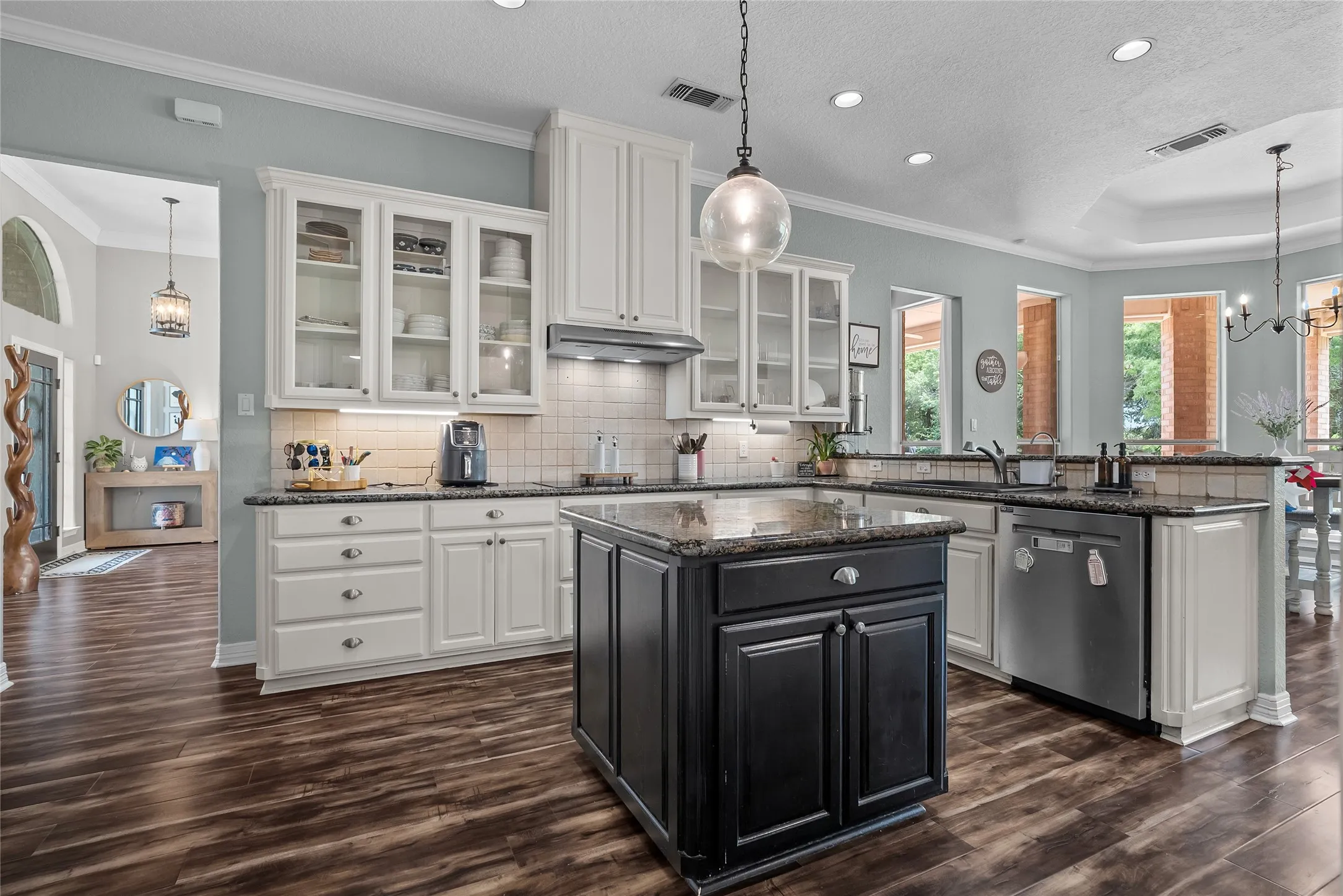 Single Family Residence For Sale in Parker County , 117 Muir Hill Drive, Aledo, Texas 76008, 4 Bedroom, 3 Bathroom, 3 Garage spaces, 3,252 Sqft, built in 2002, mls#21323980, Real Estate Agent in Aledo, Homes For Sale in Parker county, Homes For Sale in Aledo, Realtor in Aledo Texas, Real Estate Brokerage Independent Realty Texas, Luminita Cordes Realtor